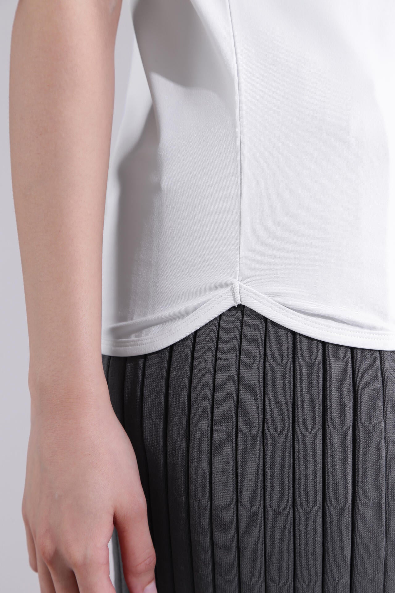 【直営店舗限定】ハーフスリーブ モックネック プルオーバー (WOMENS)