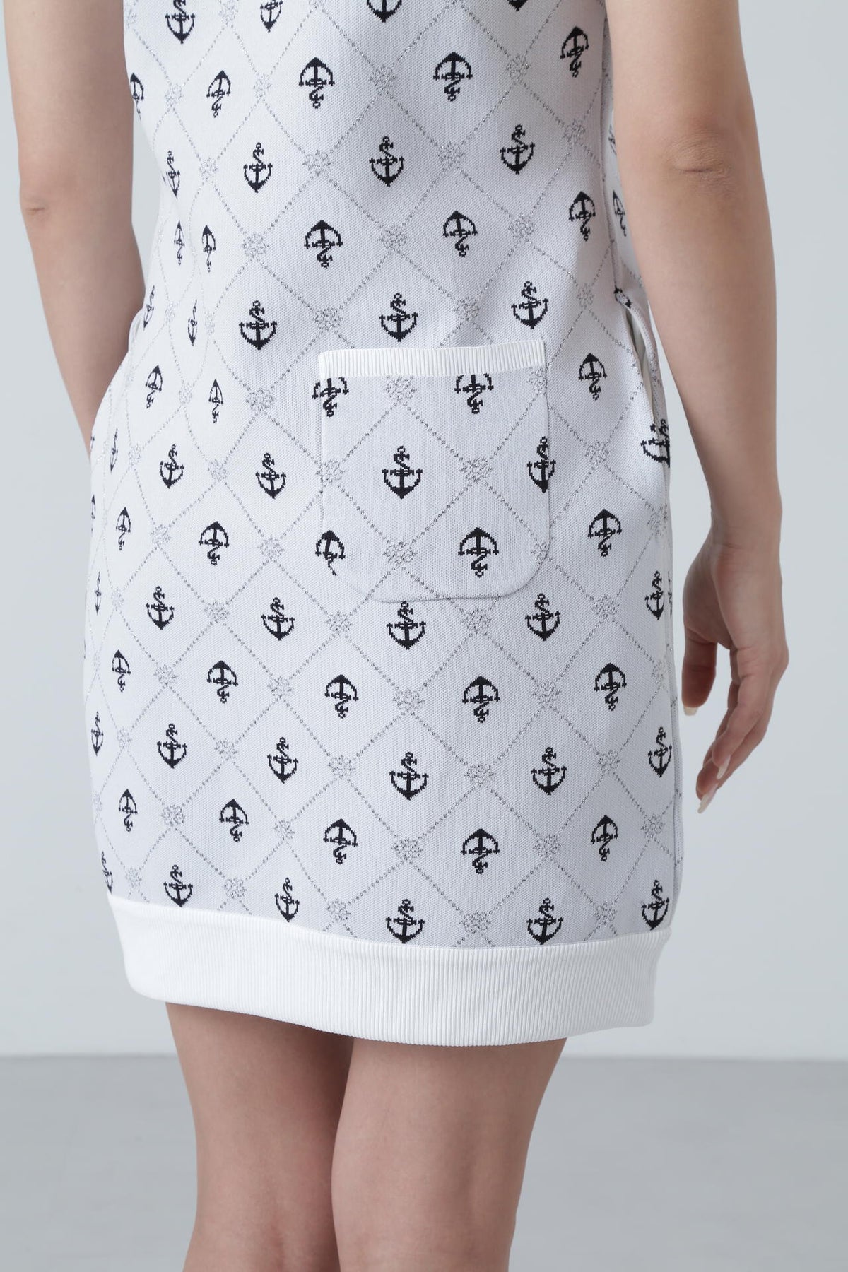アンカージャガード モックネックニット スリーブレスワンピース (WOMENS)