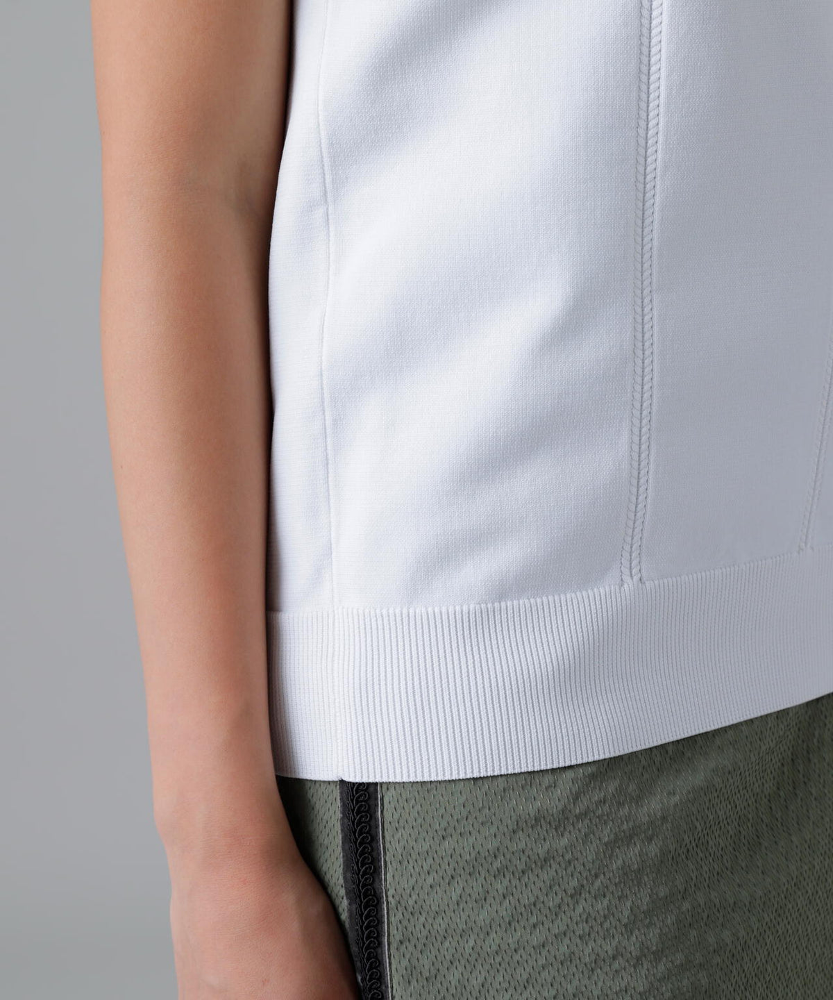 14G天竺×ケーブル Vネックニットベスト (WOMENS)