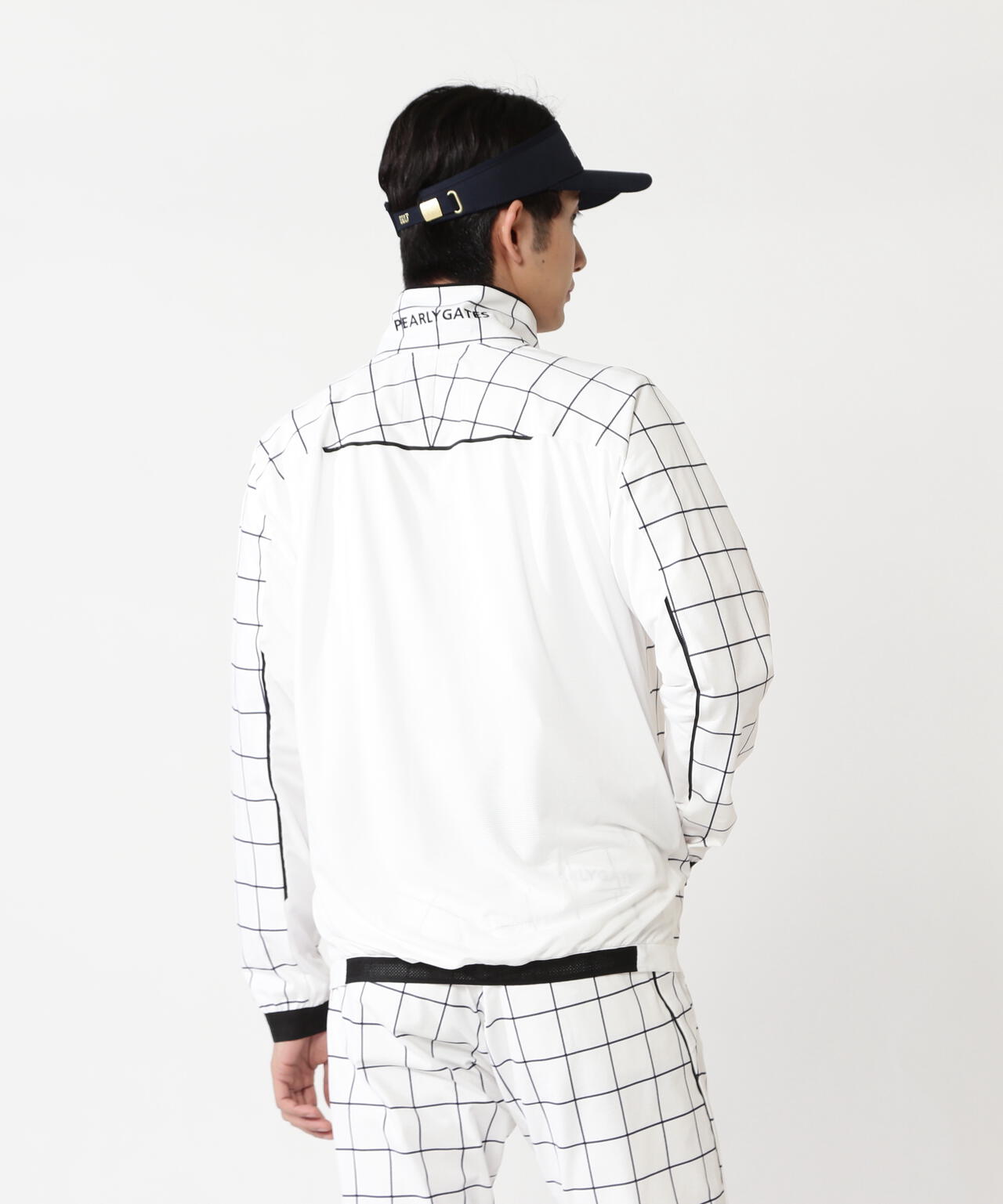 H:182cm/C:93/W:77/H:91 着用サイズ:5