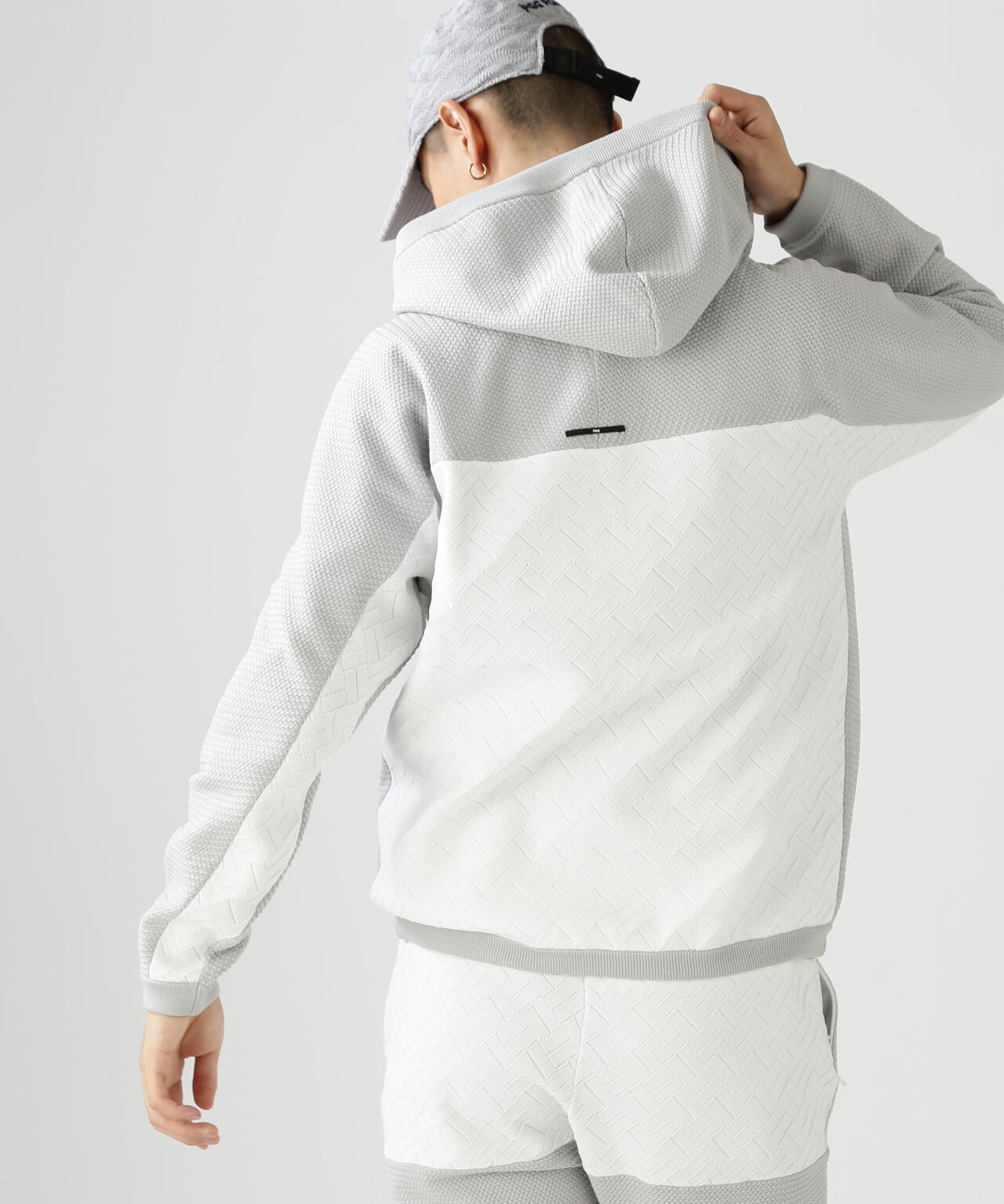 【PGG】【直営店舗&公式オンライン限定】ポリエステルヤーンmmフルジップフーディニットブルゾン (MENS)