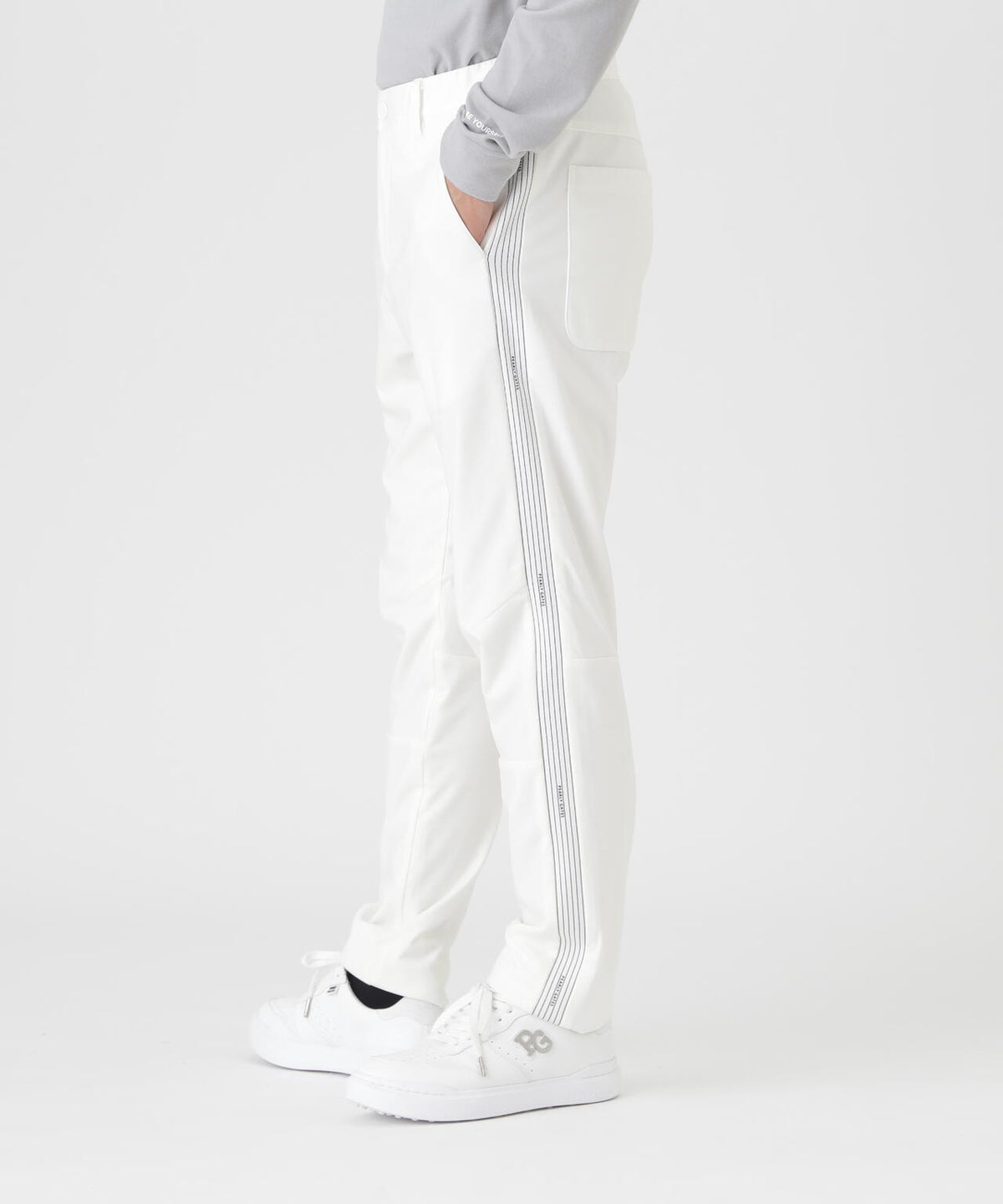 H:182cm/C:93/W:77/H:91 着用サイズ:5