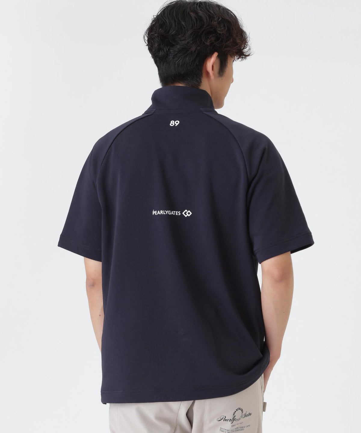 H:182cm/C:93/W:77/H:91 着用サイズ:5
