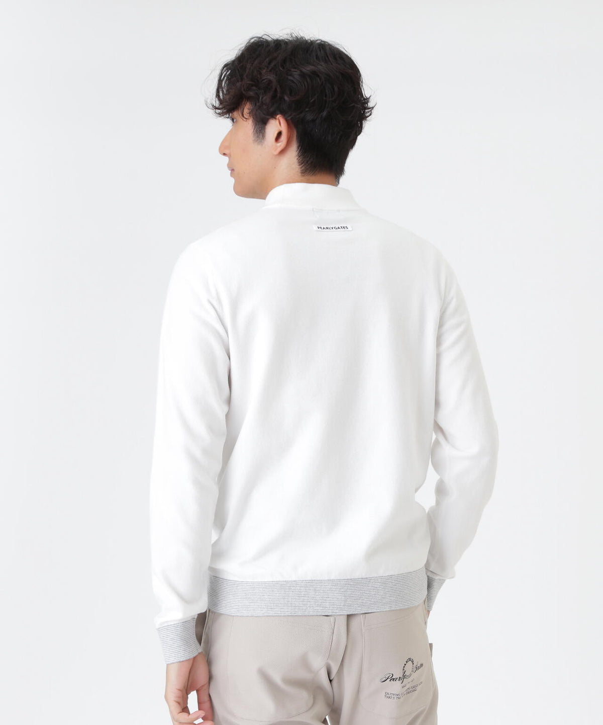 H:182cm/C:93/W:77/H:91 着用サイズ:5