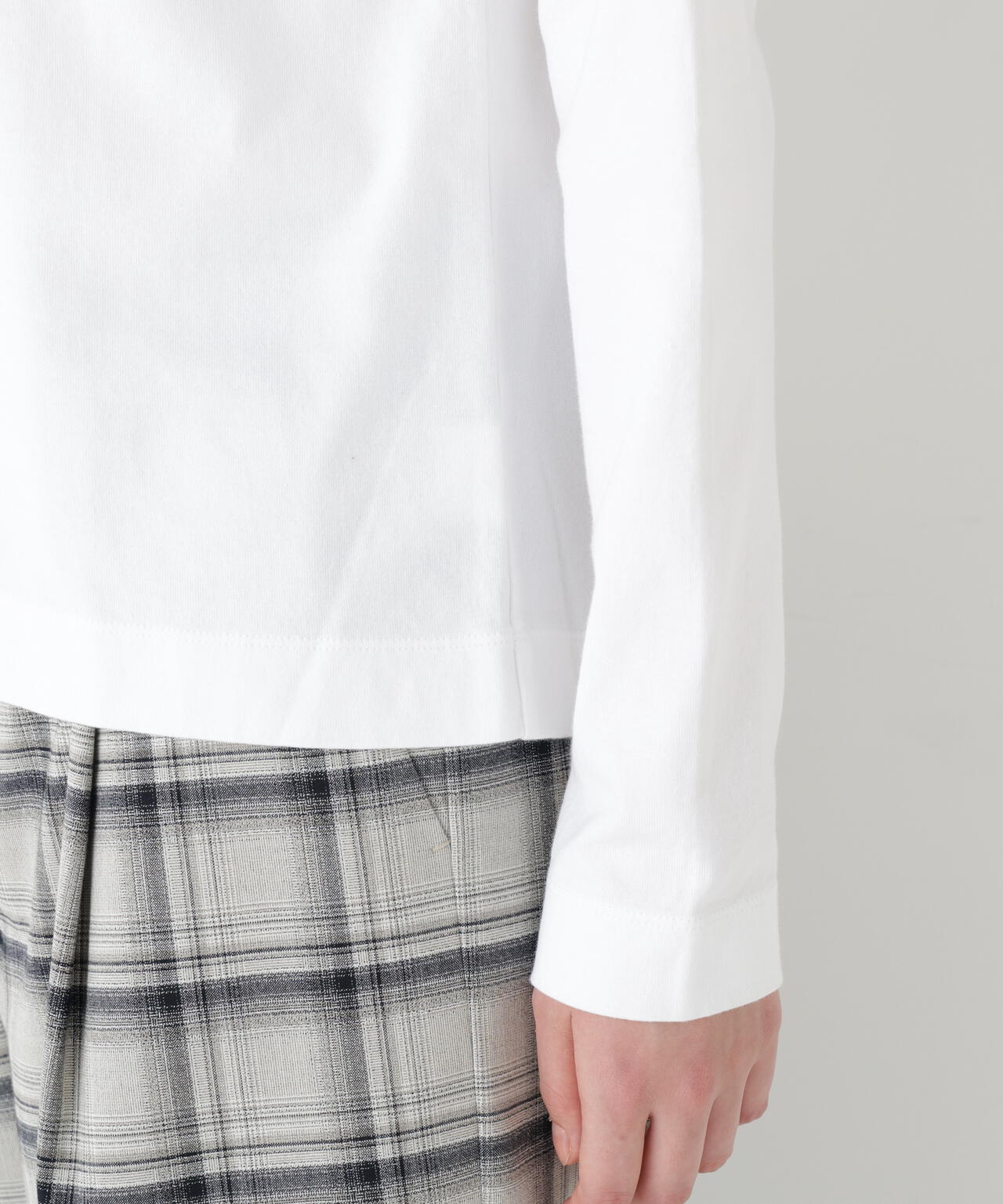 ロゴ長袖Tシャツ