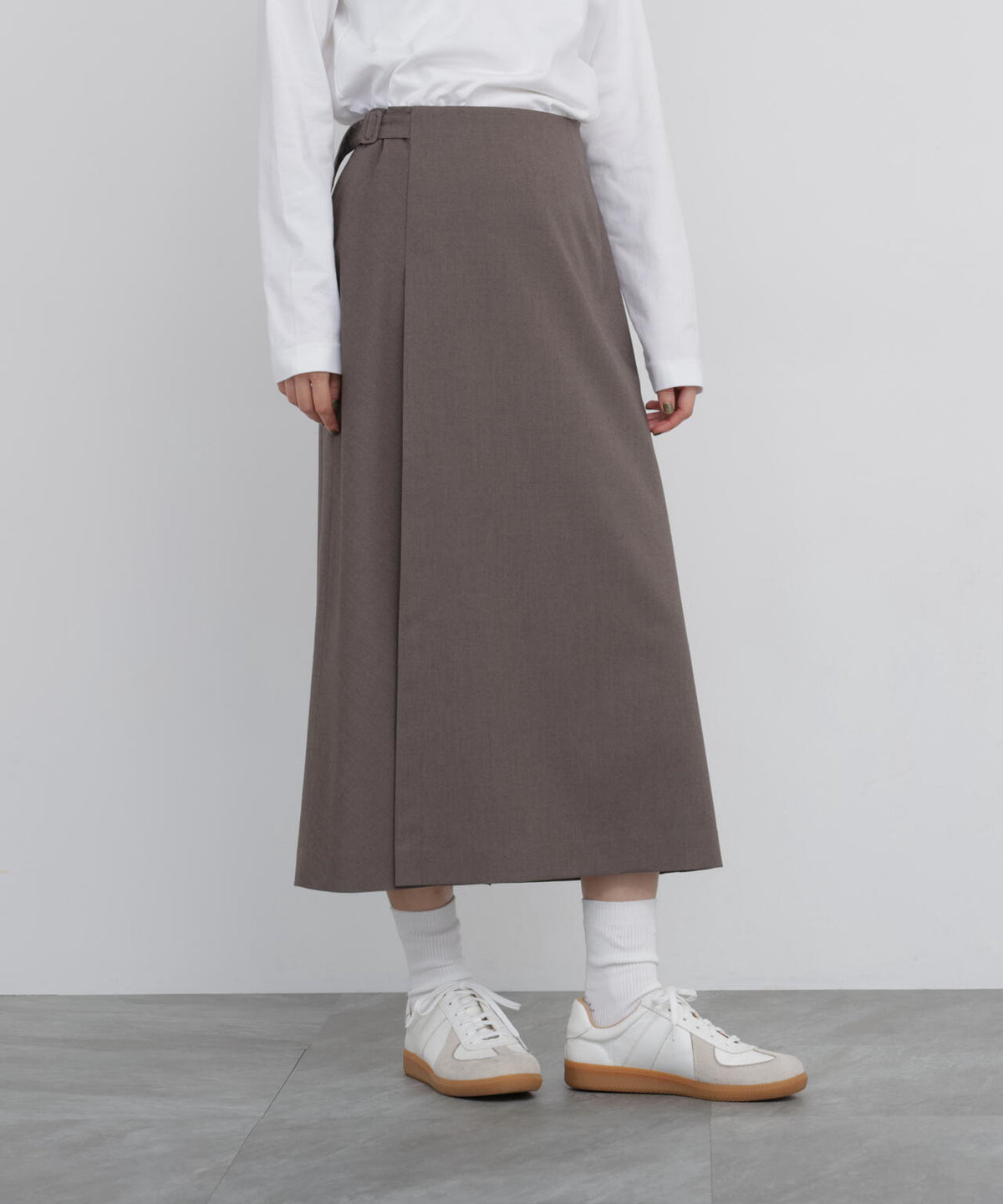 165cm/B:77cm/W:57cm/H:79cm 着用サイズ:M