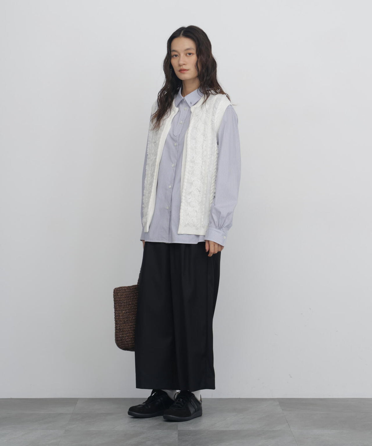 165cm/B:77cm/W:57cm/H:79cm 着用サイズ:M