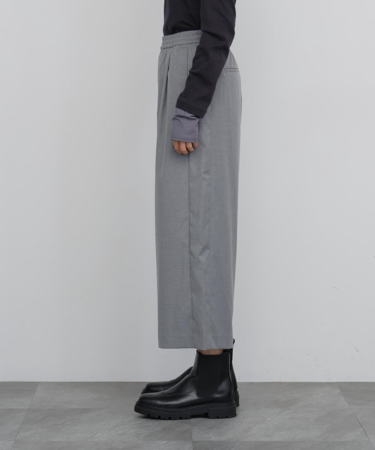 165cm/B:77cm/W:57cm/H:79cm 着用サイズ:M