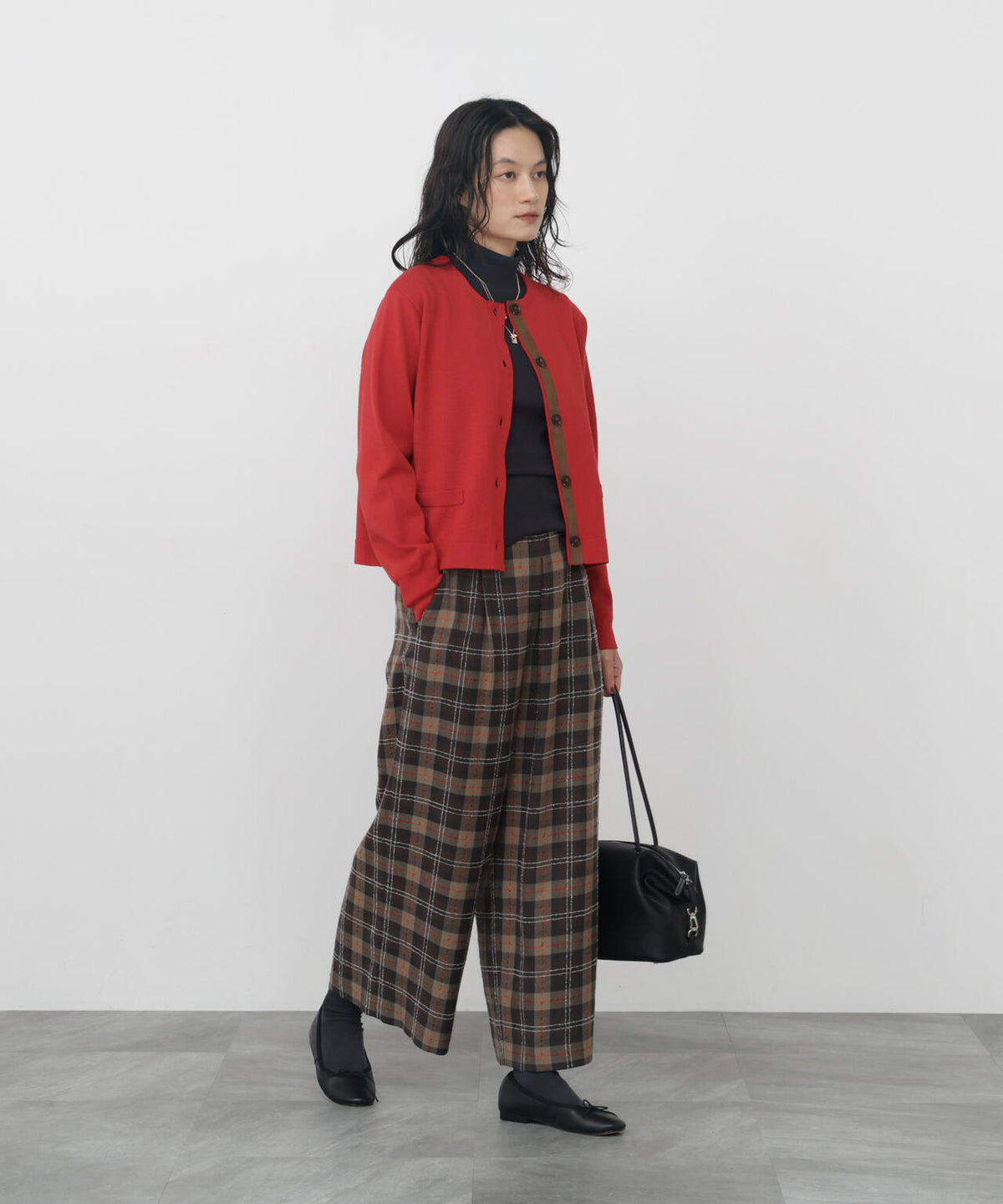 165cm/B:77cm/W:57cm/H:79cm 着用サイズ:M