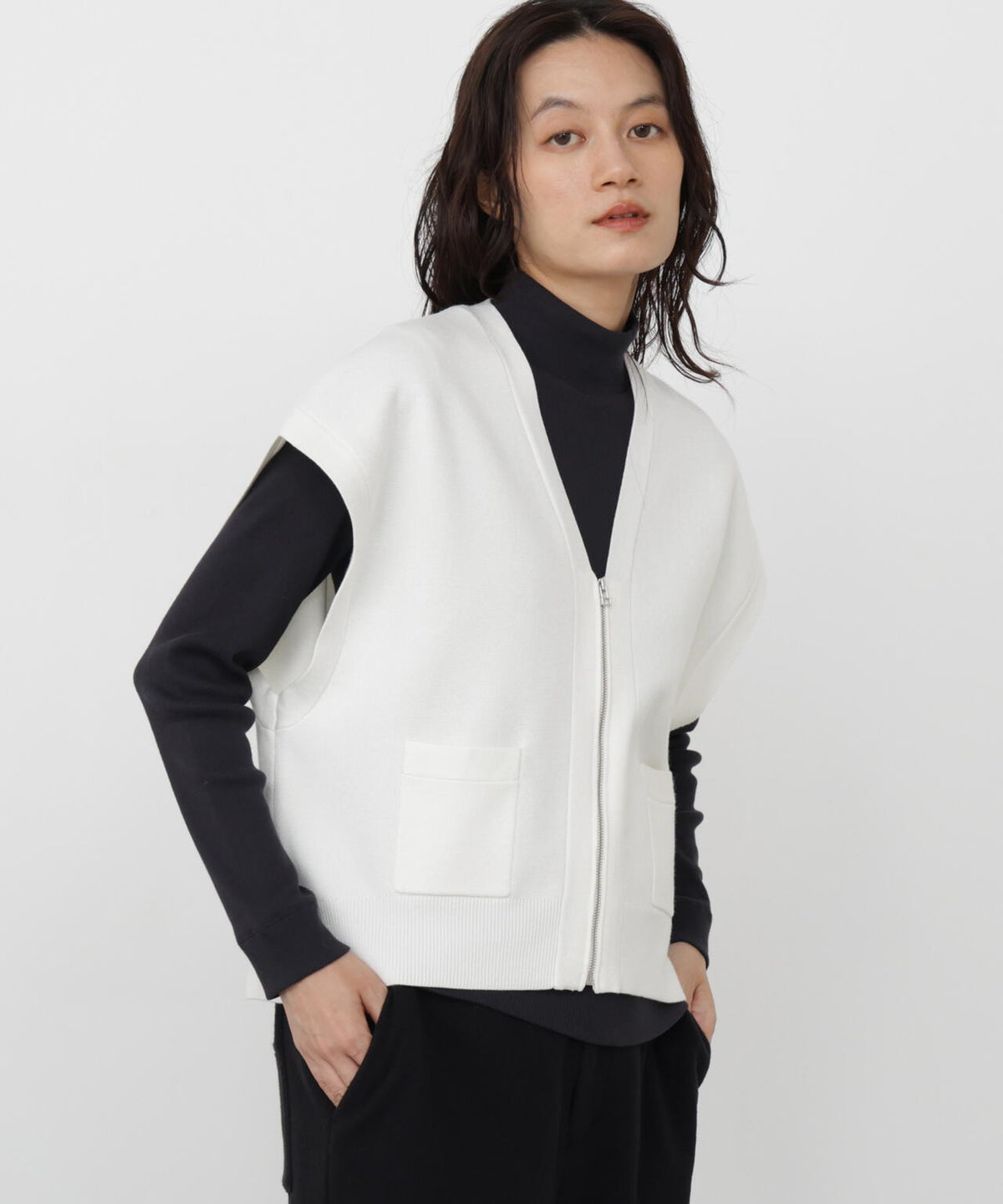 165cm/B:77cm/W:57cm/H:79cm 着用サイズ:M