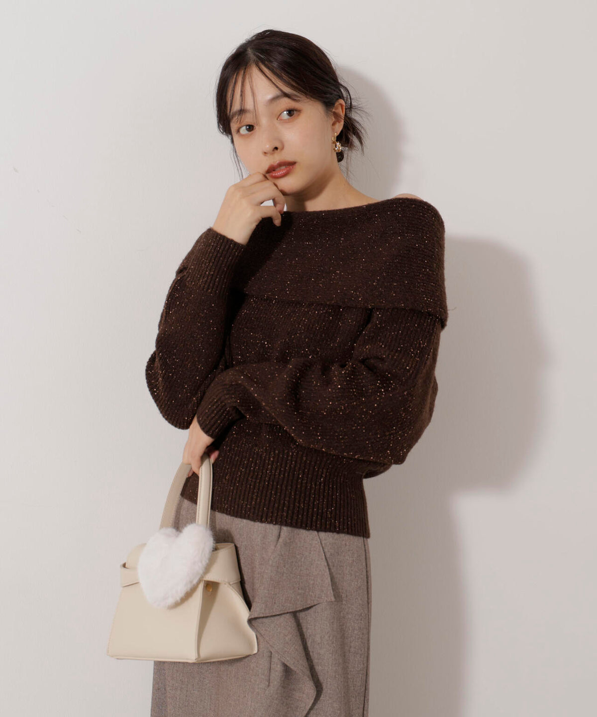 ラメ入りオフショルニット