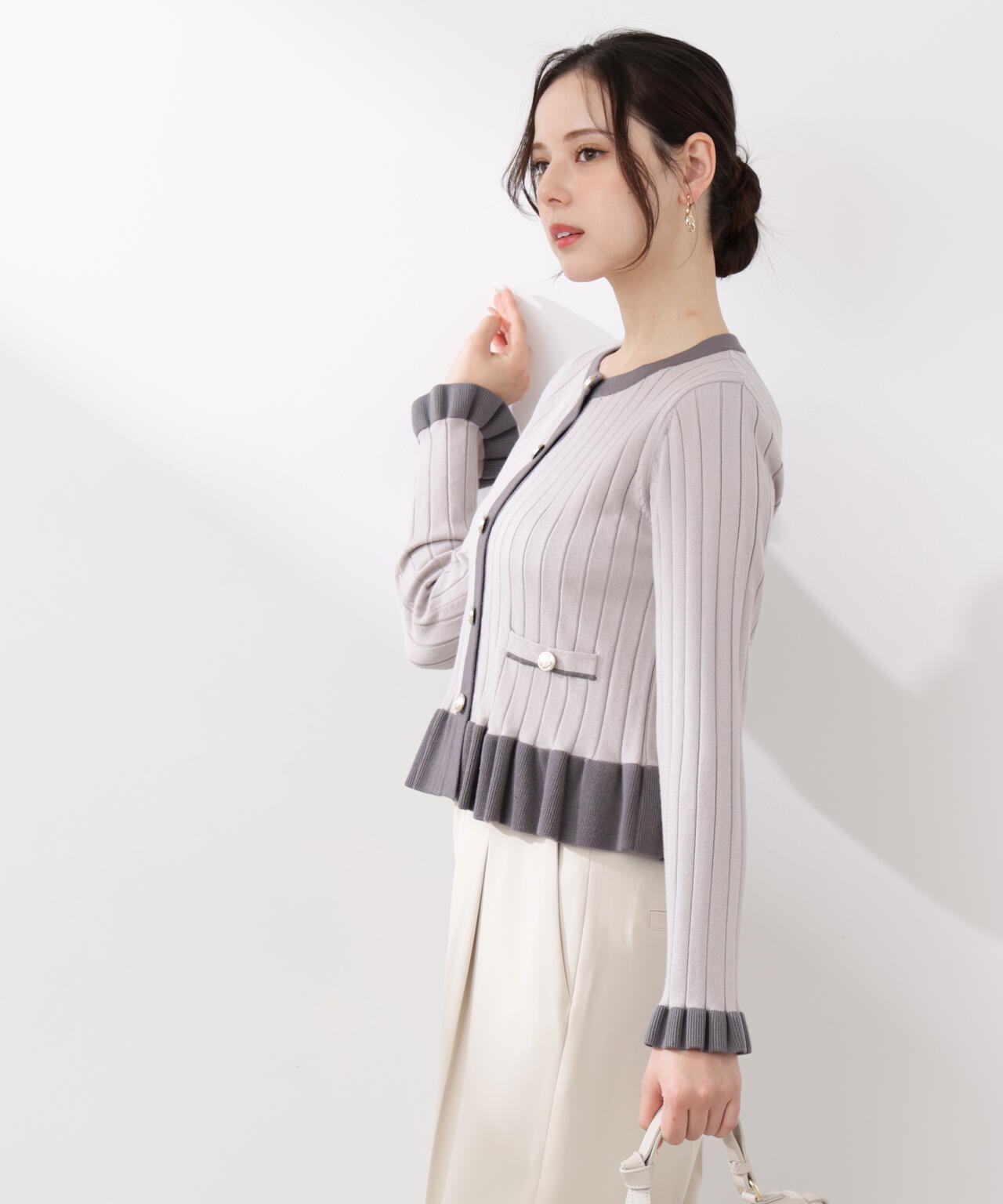 <ウォッシャブル/UV>ボタン付きペプラムニット【ラベンダー:official site・一部店舗限定】