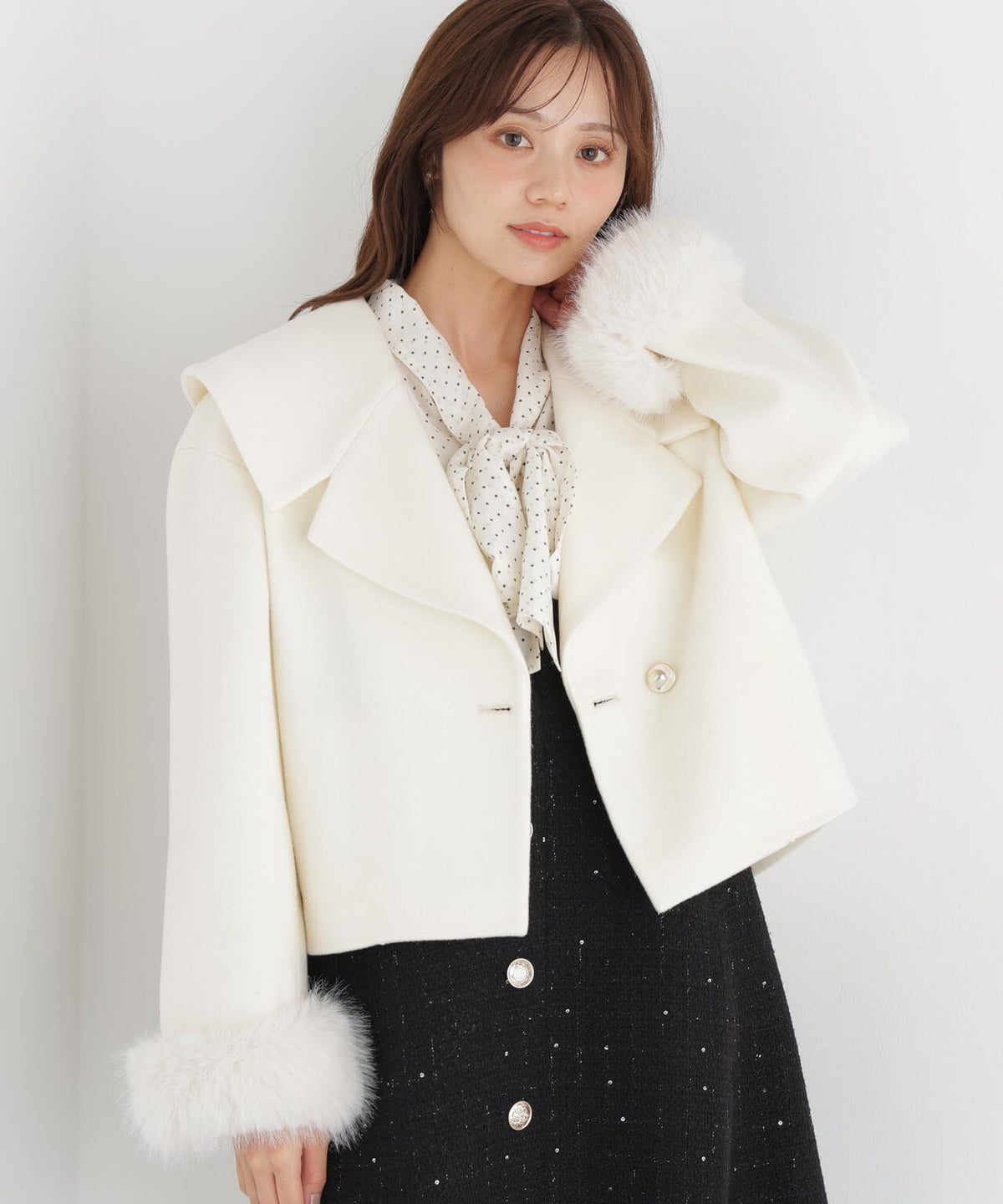 フェイクファー付きワイドカラーショートコート