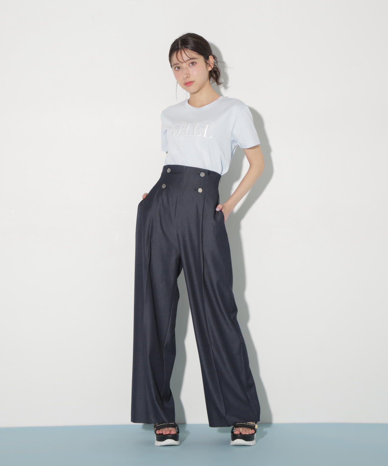 ビッグリボンロゴ刺繍Tシャツ