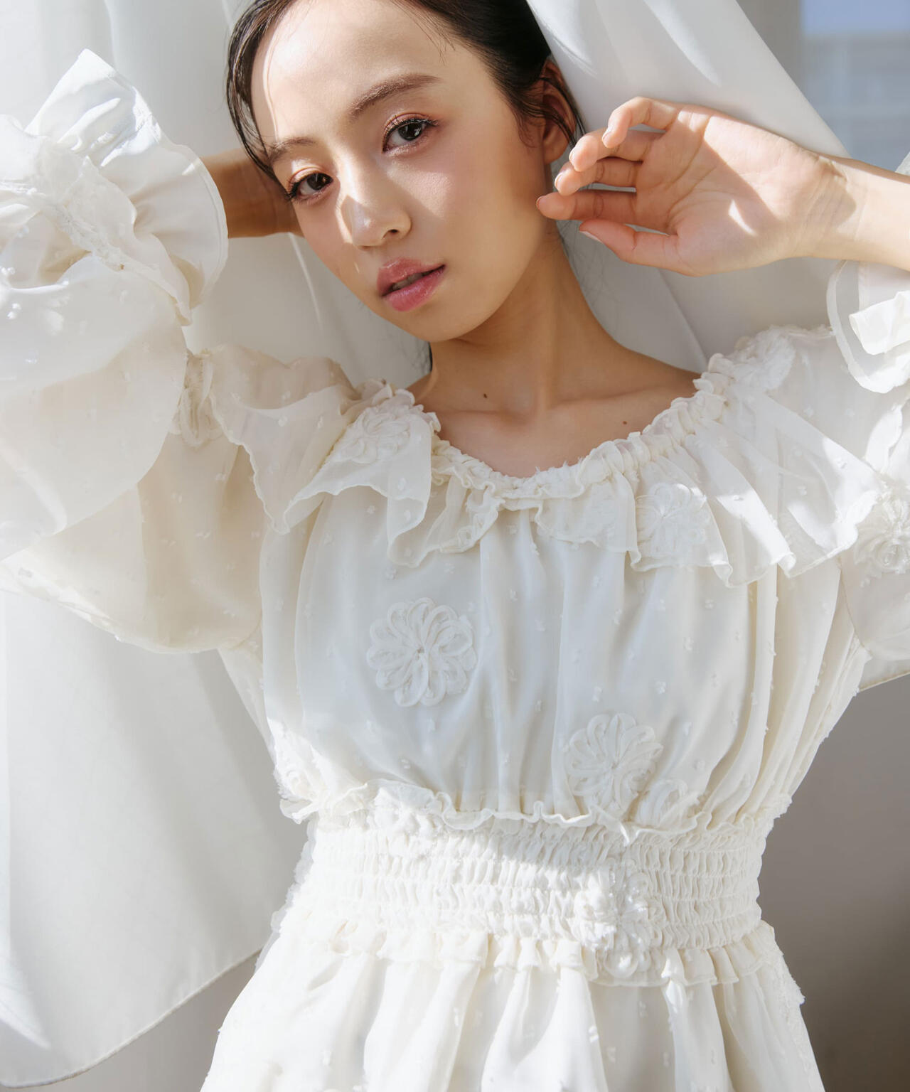 2way立体レースブラウス