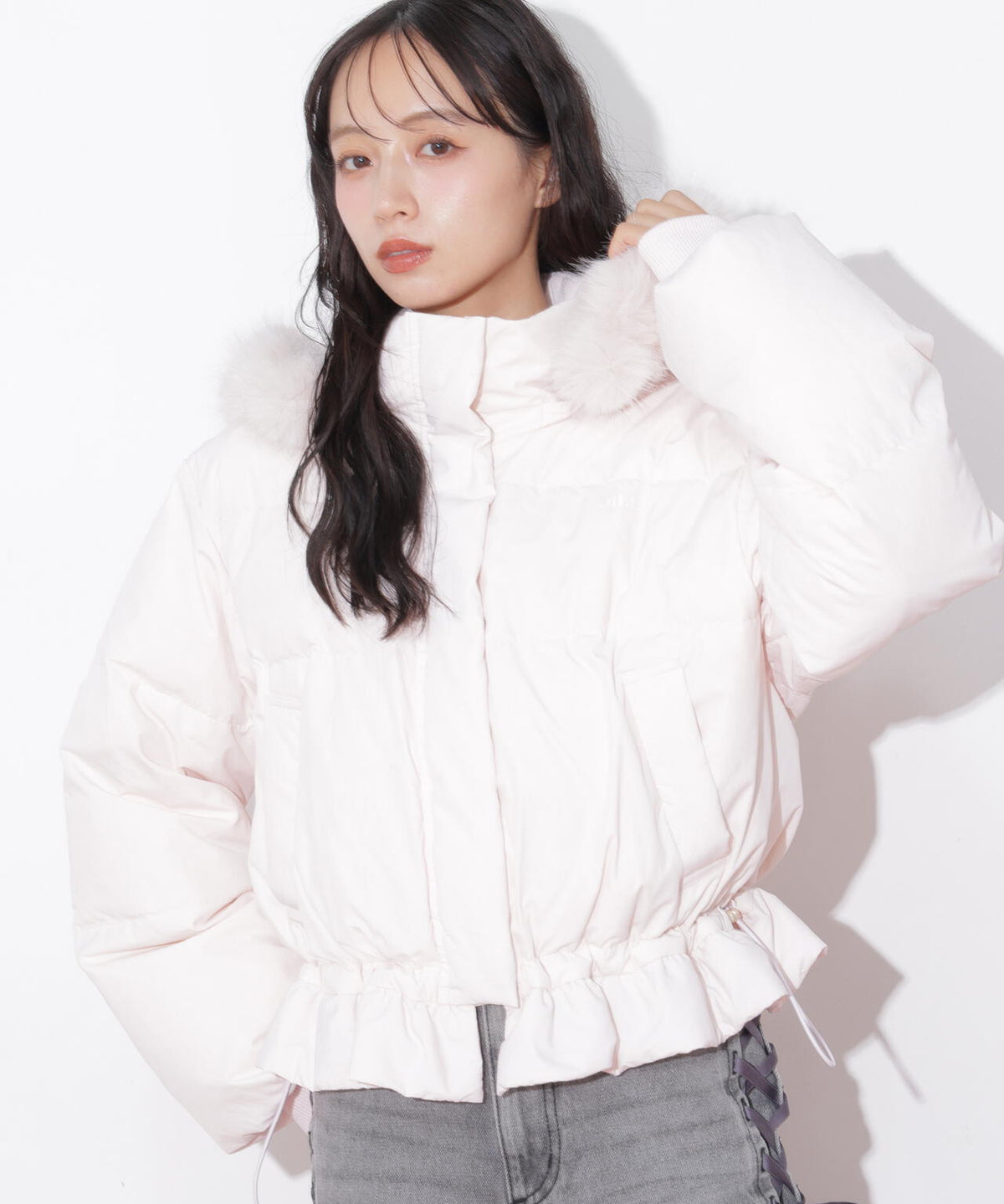 フェイクファー付きペプラムショートダウン
