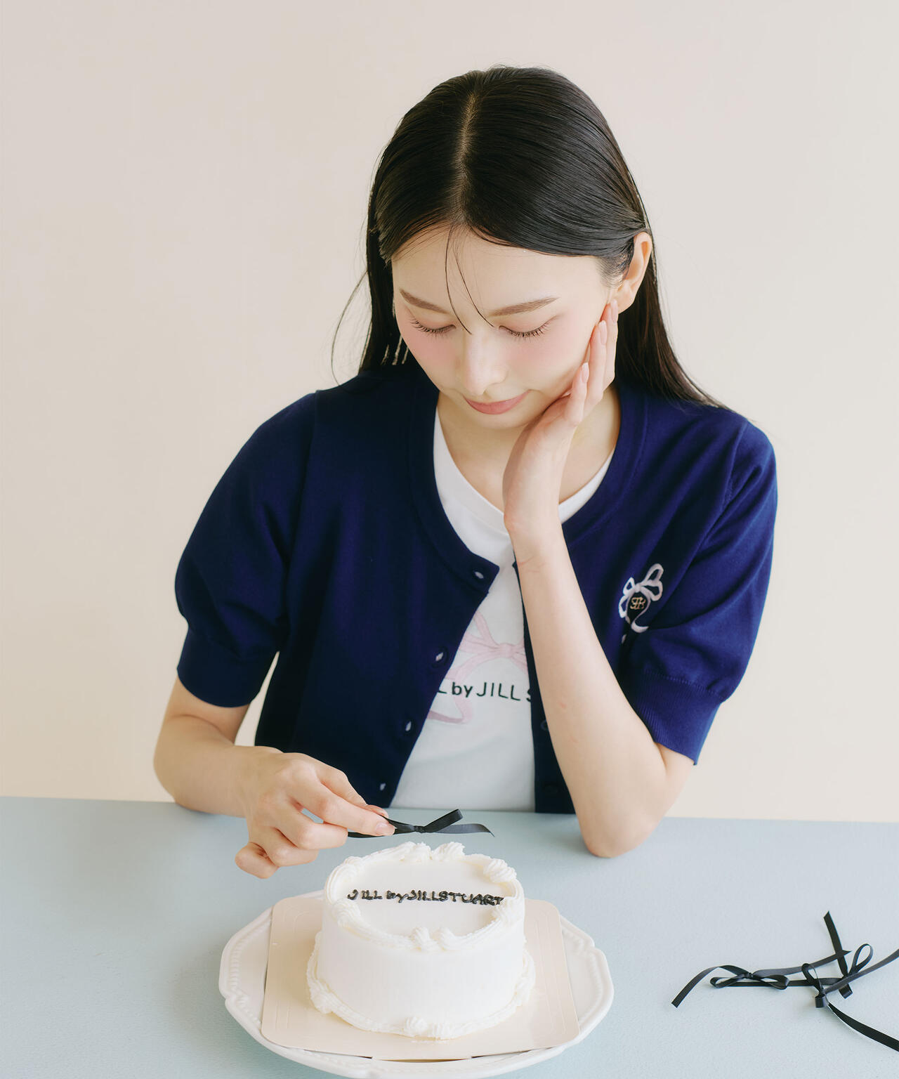 〈RIBBONシリーズ〉半袖ニットカーディガン