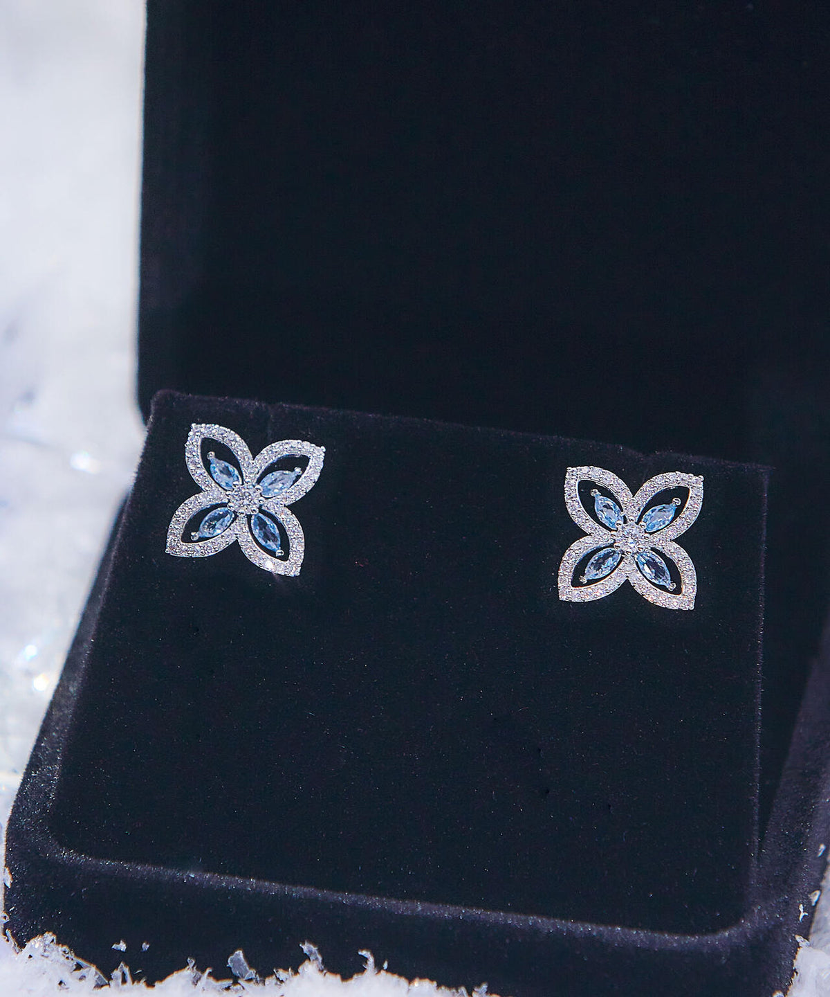 Cubic フラワーピアス