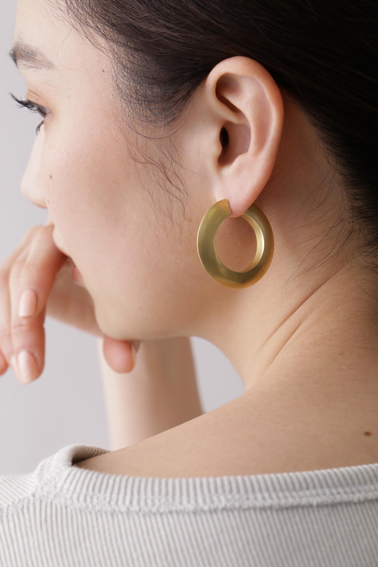 YLEVE / TRIANGLE HOOP EARRING L