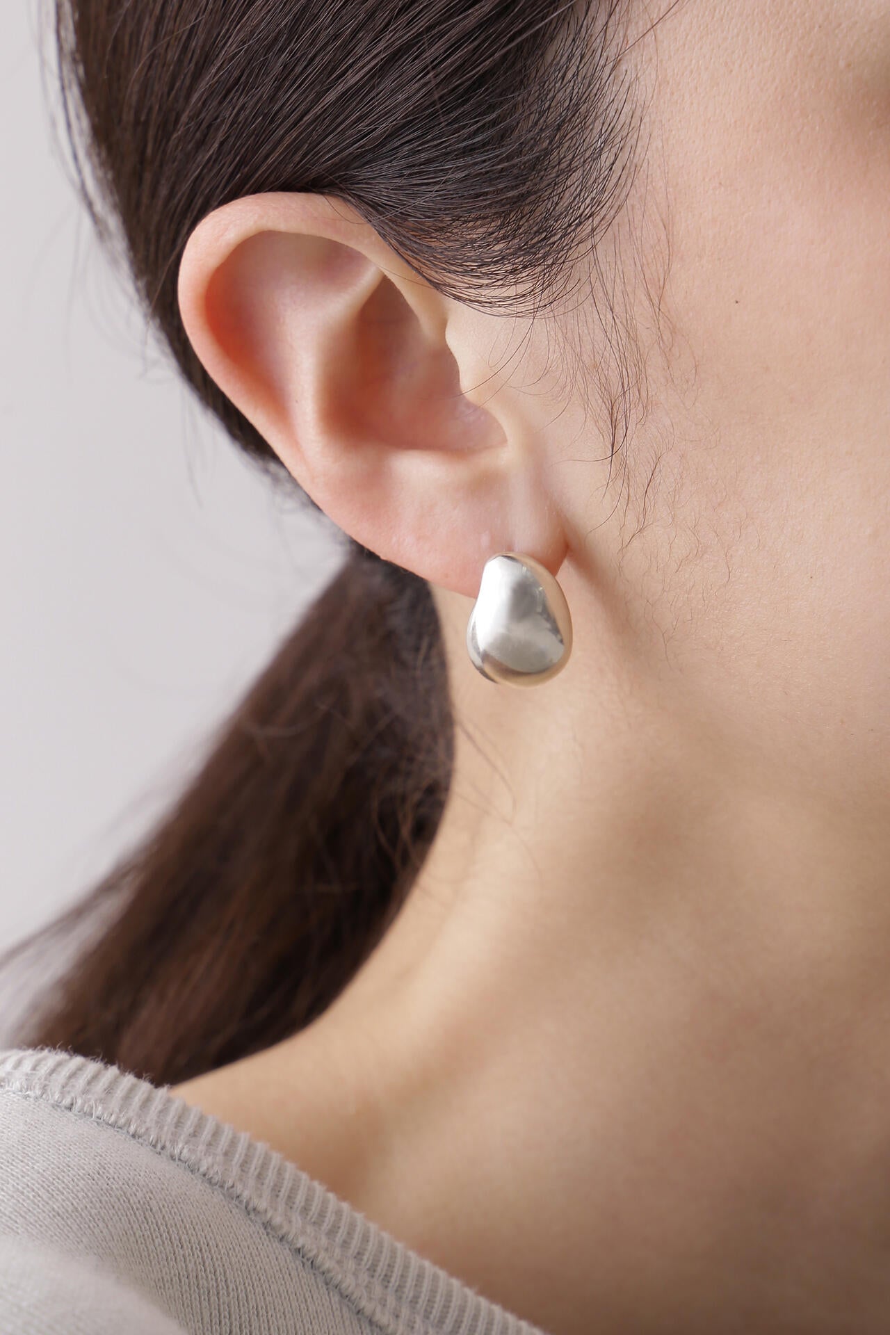 YLEVE / SILVER STONE EARRING