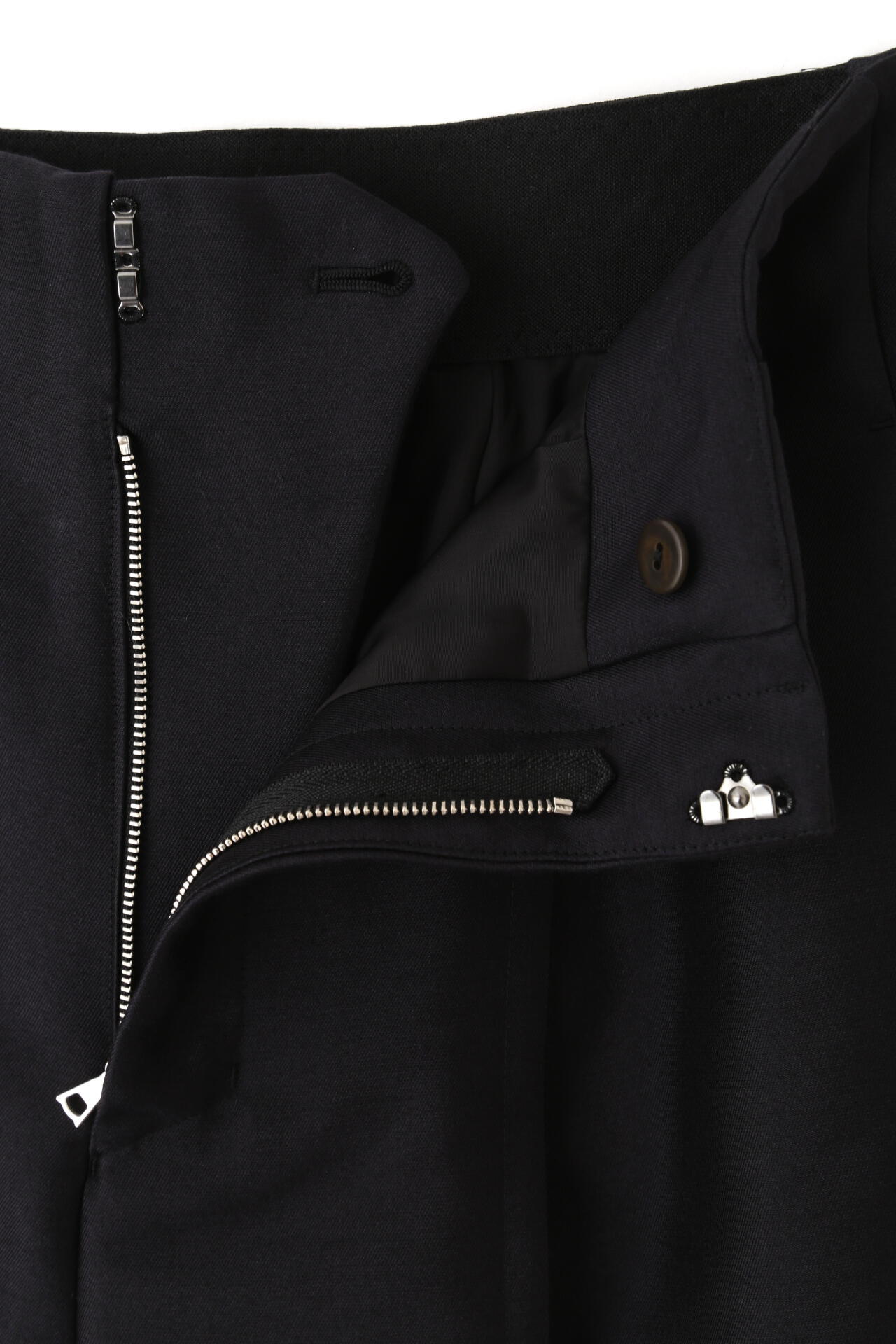 <UNiPH>シルクウールツイルハーフパンツ