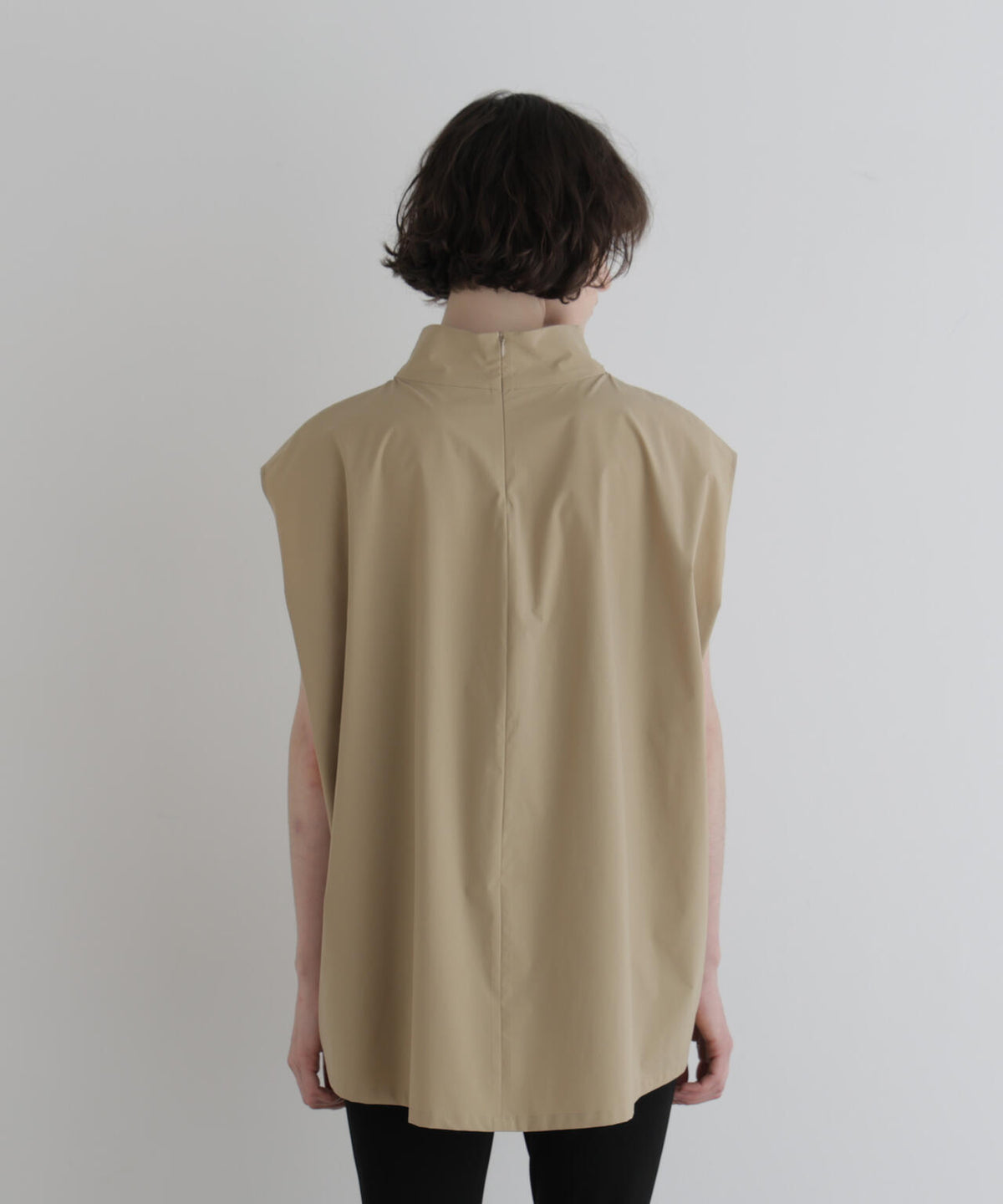 身長177cm B81 W59 H89 着用サイズ:F