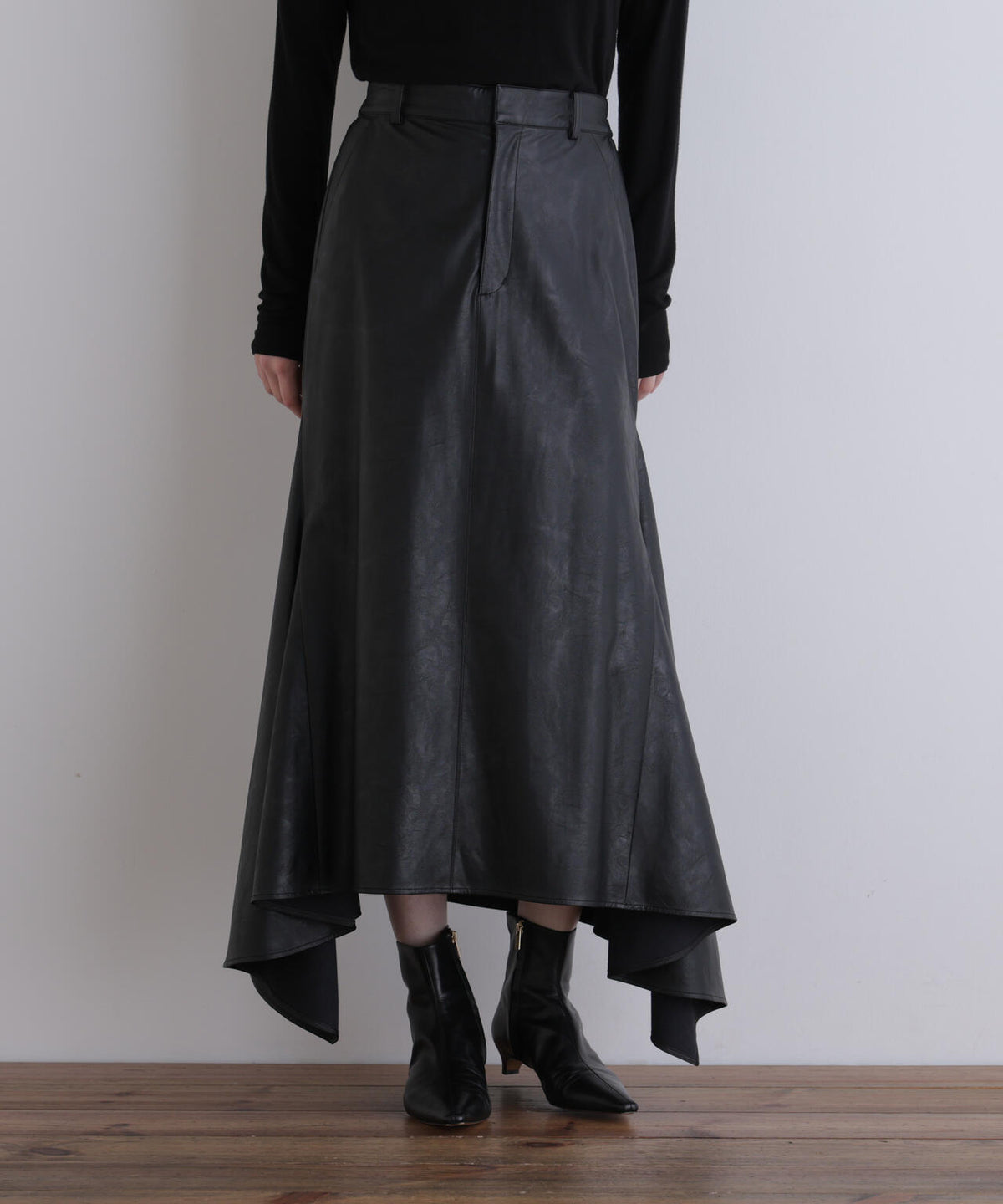 身長173cm B81 W61 H89 着用サイズ:F