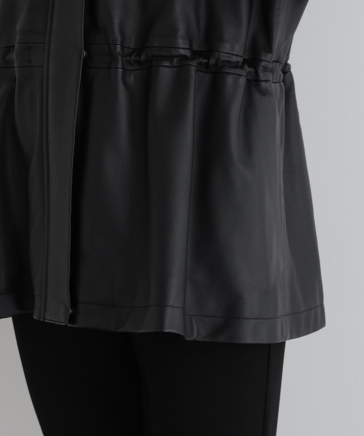 身長177cm B81 W59 H89 着用サイズ:F