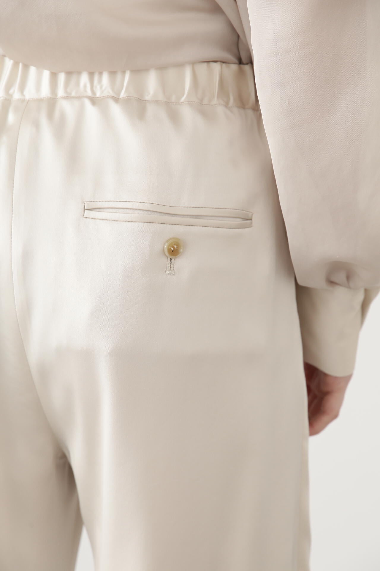【TV着用】Curvy Jogger Satin Pants