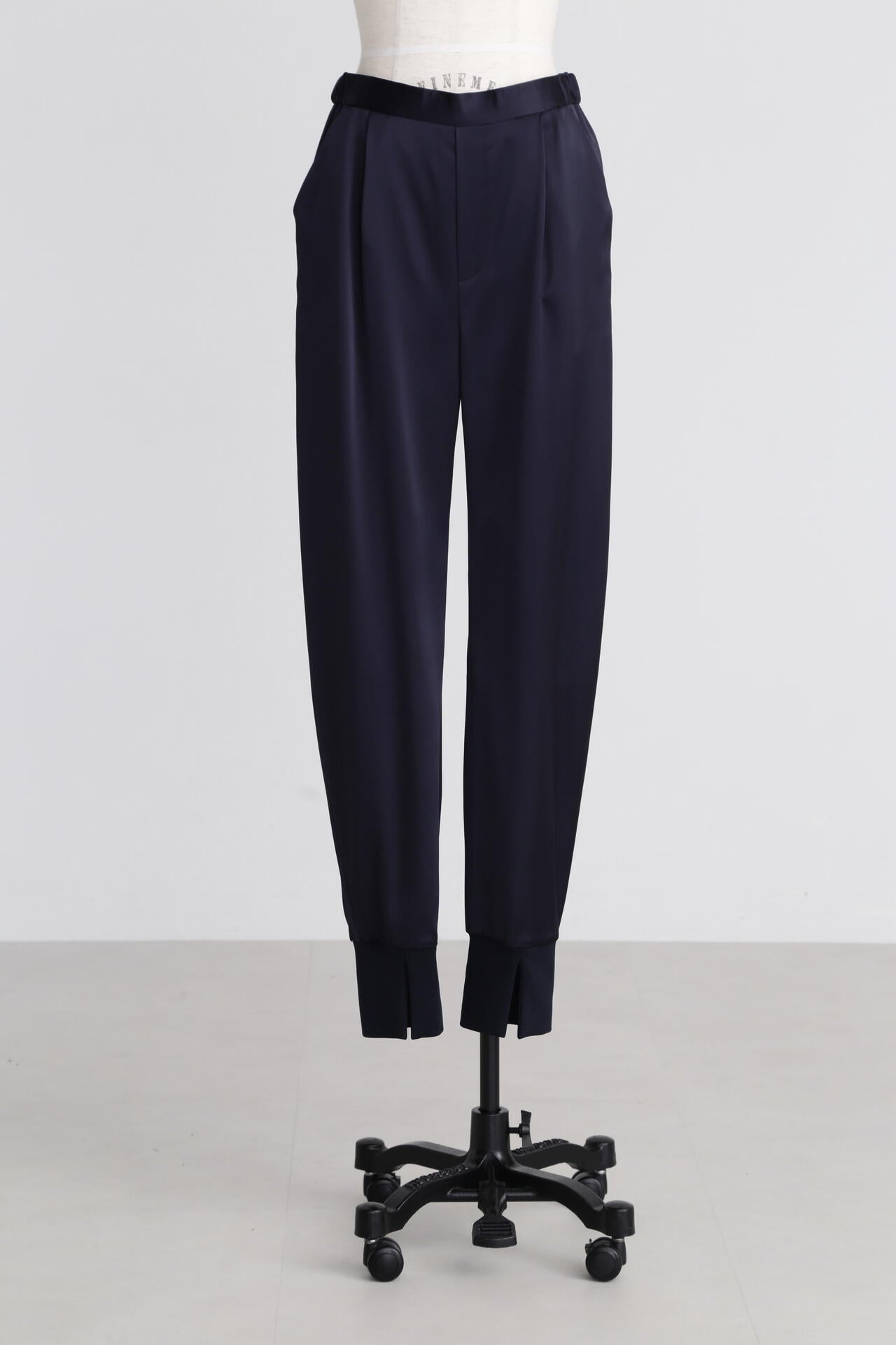 【TV着用】Curvy Jogger Satin Pants