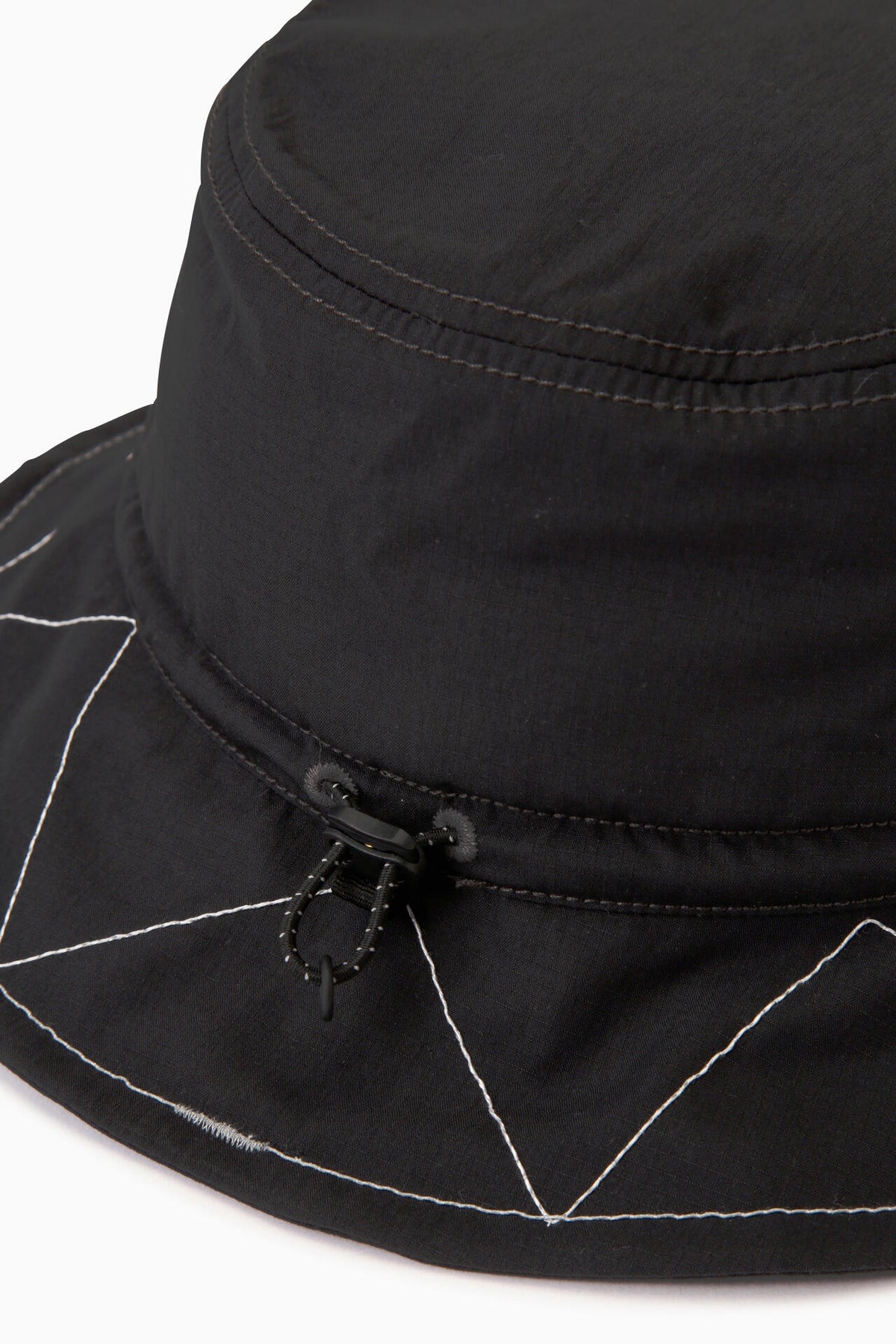 GRAMICCI × and wander zigzag stitch hat
