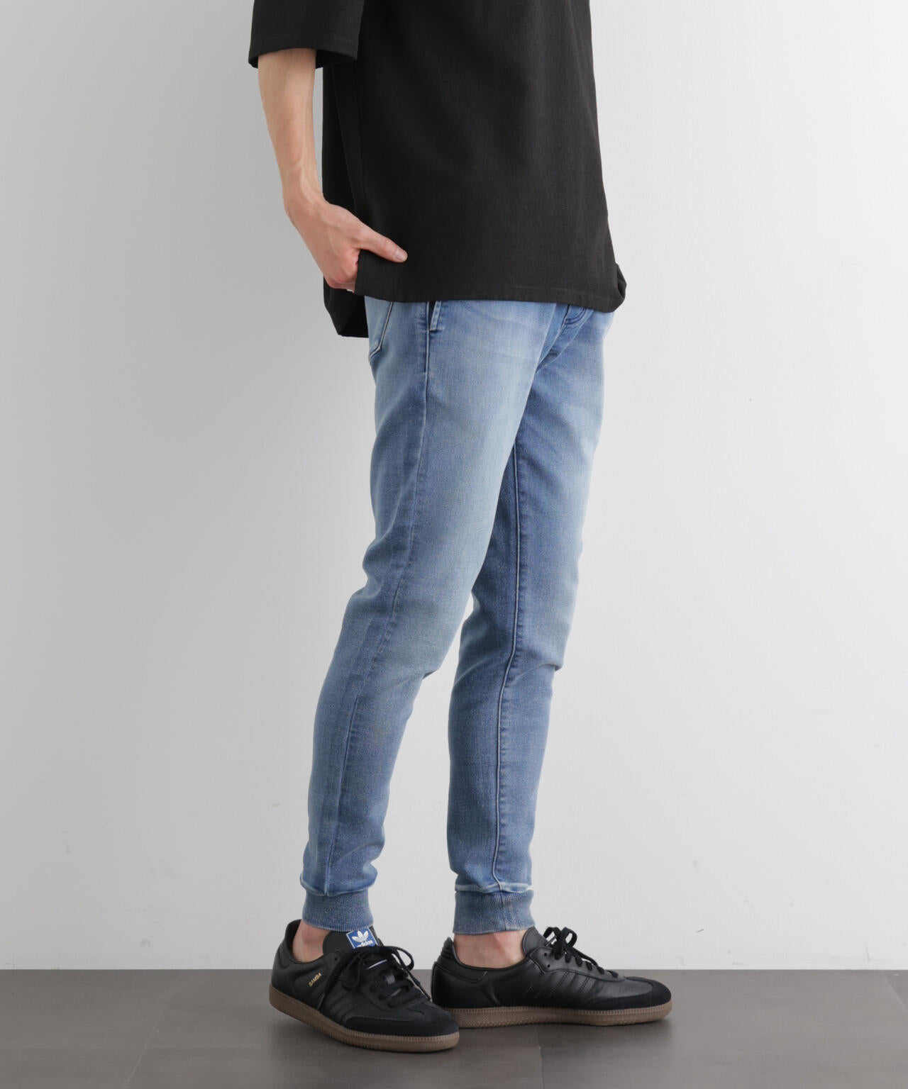 「Meaningful Continuity」 ストレッチデニムジョガーパンツ