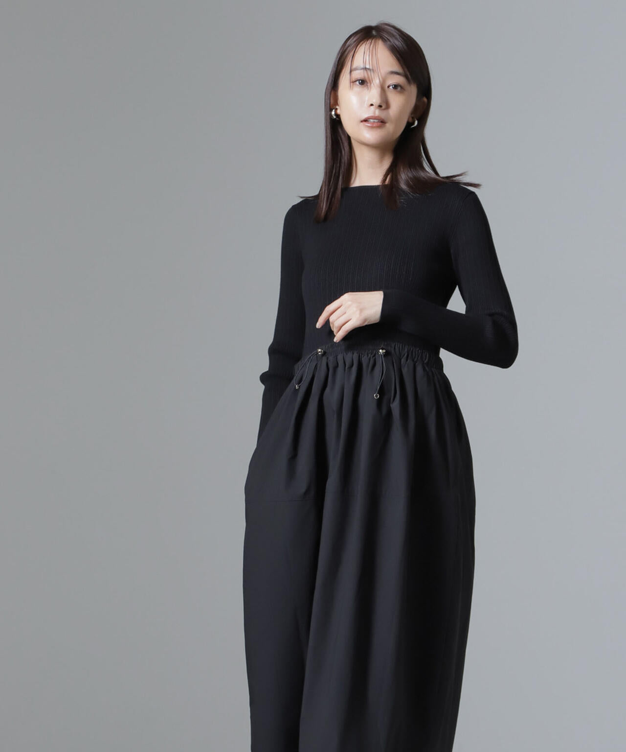 リブニット×タフタドッキングワンピース