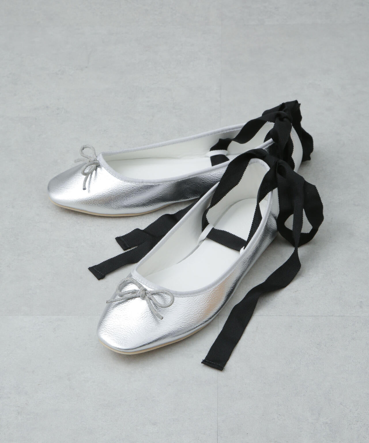 リボン付ラウンドトゥバレエシューズ