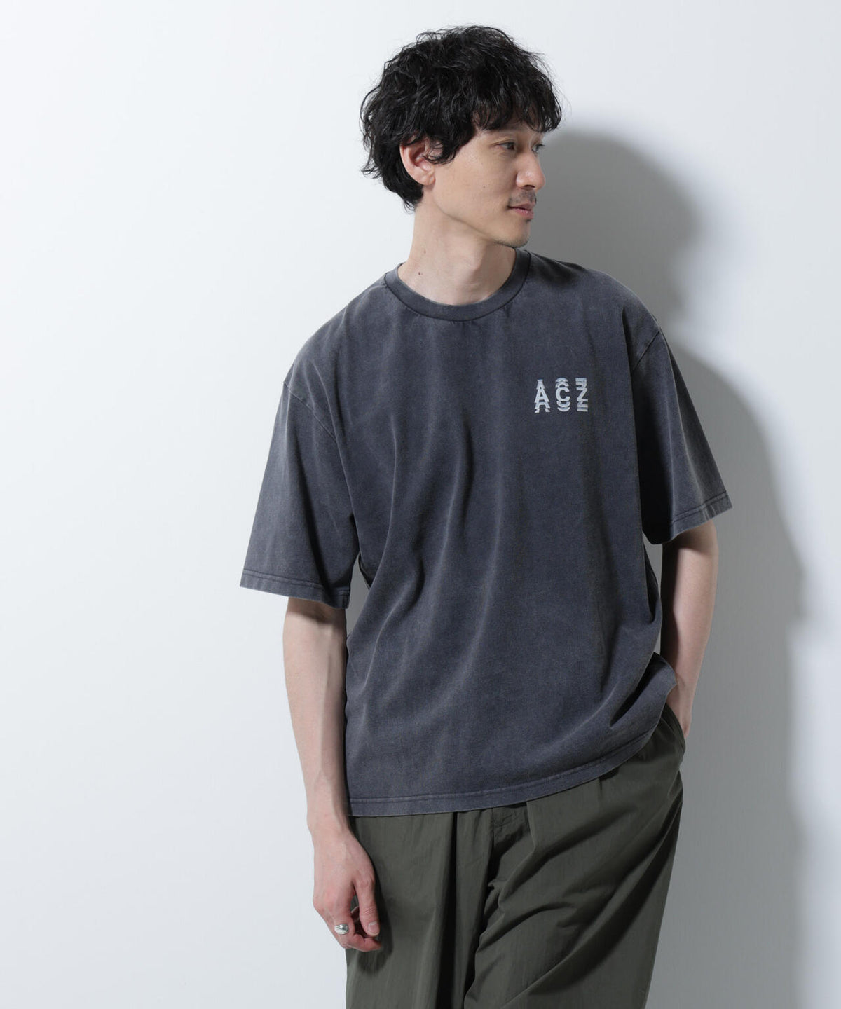 「A-C-Z」ピグメントグラフィックTシャツ 半袖
