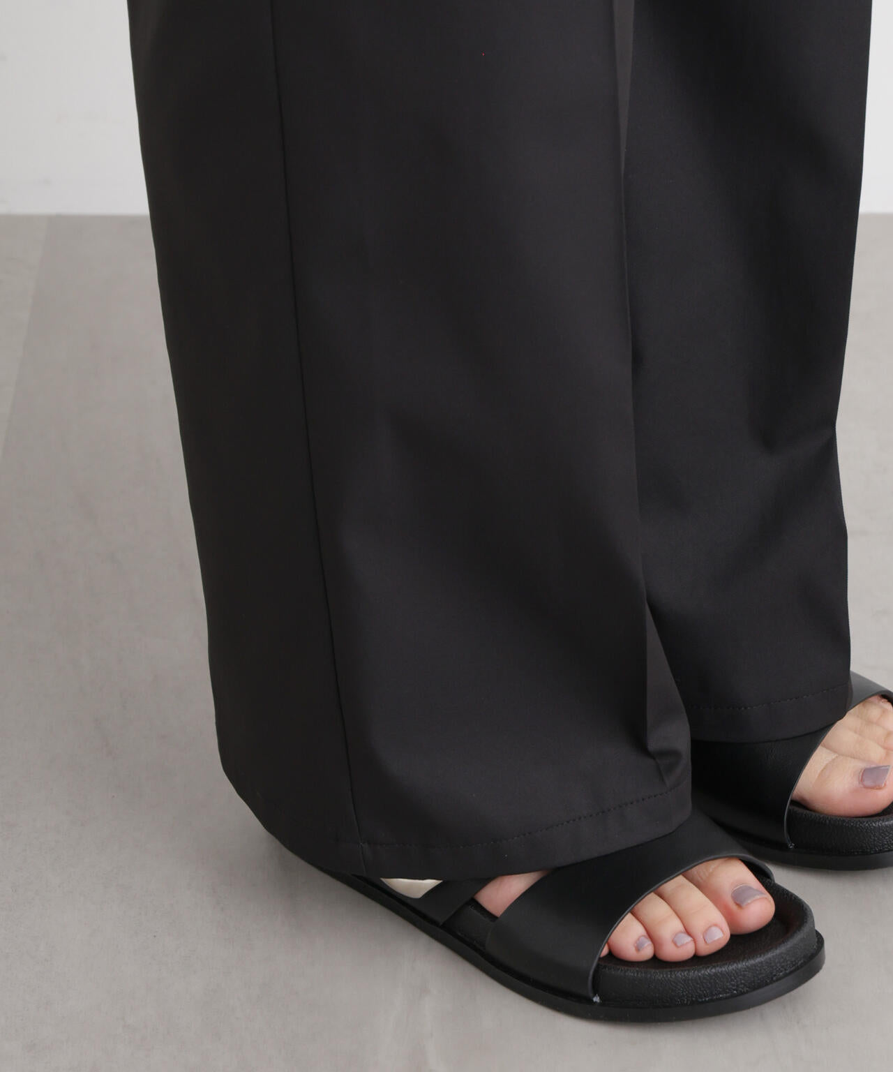 エバークリース加工ストレートセンタープレスパンツ