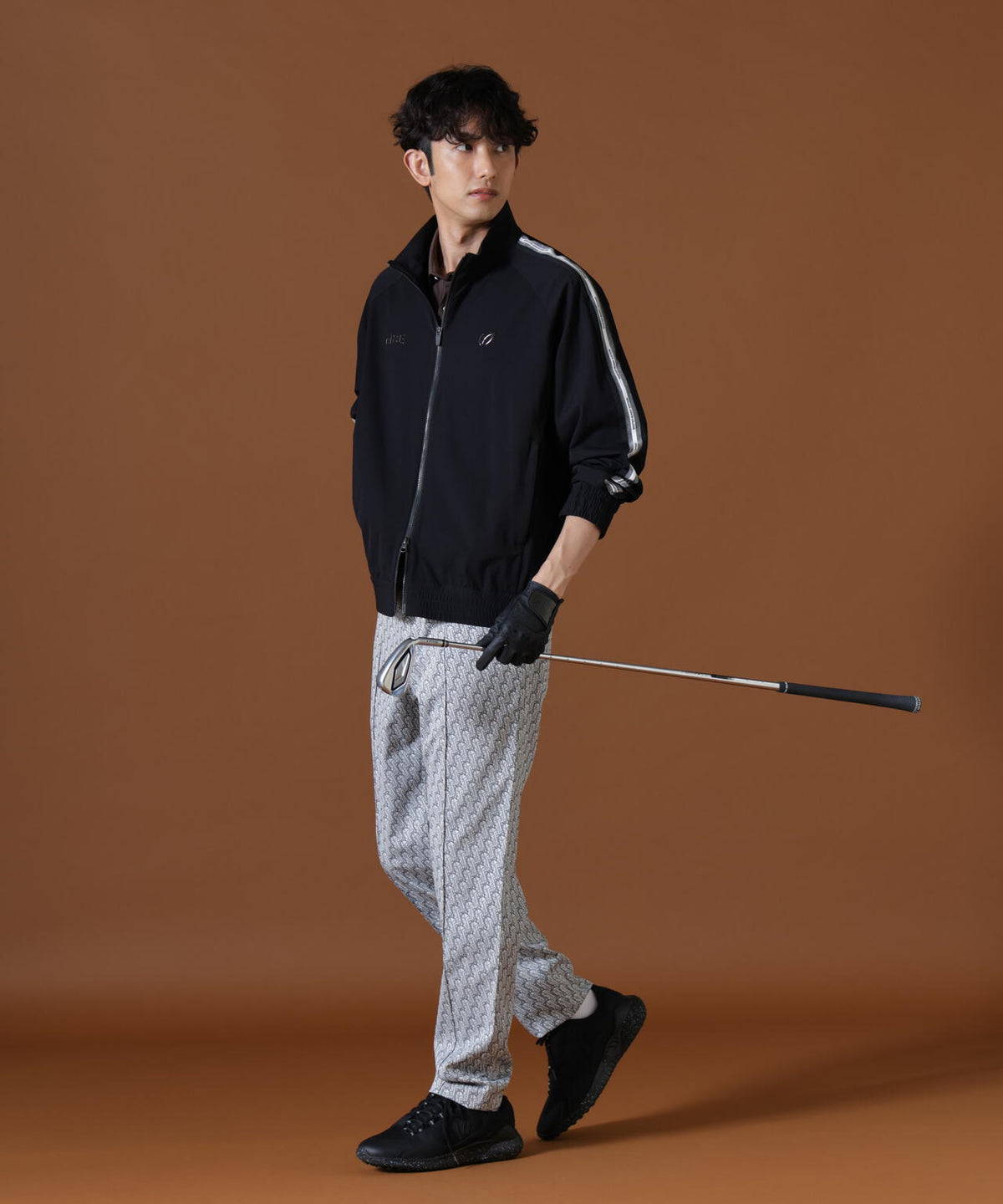 H:182cm/C:93/W:77/H:91 着用サイズ:5