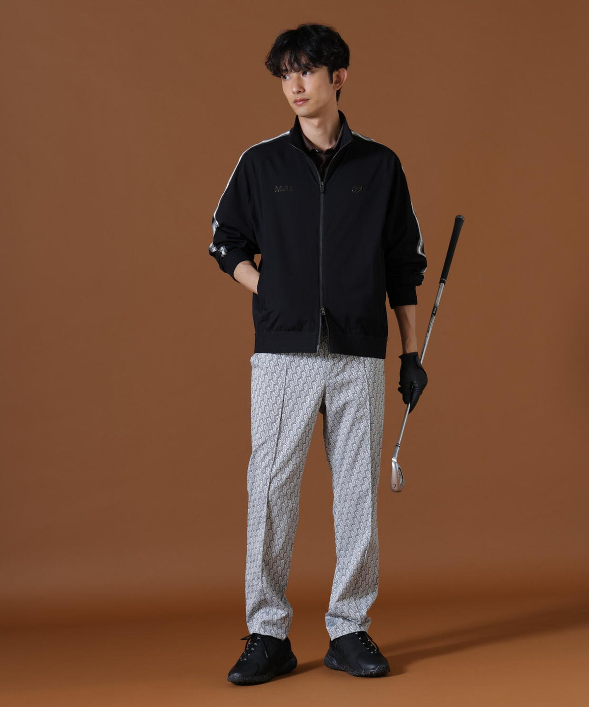 H:182cm/C:93/W:77/H:91 着用サイズ:5