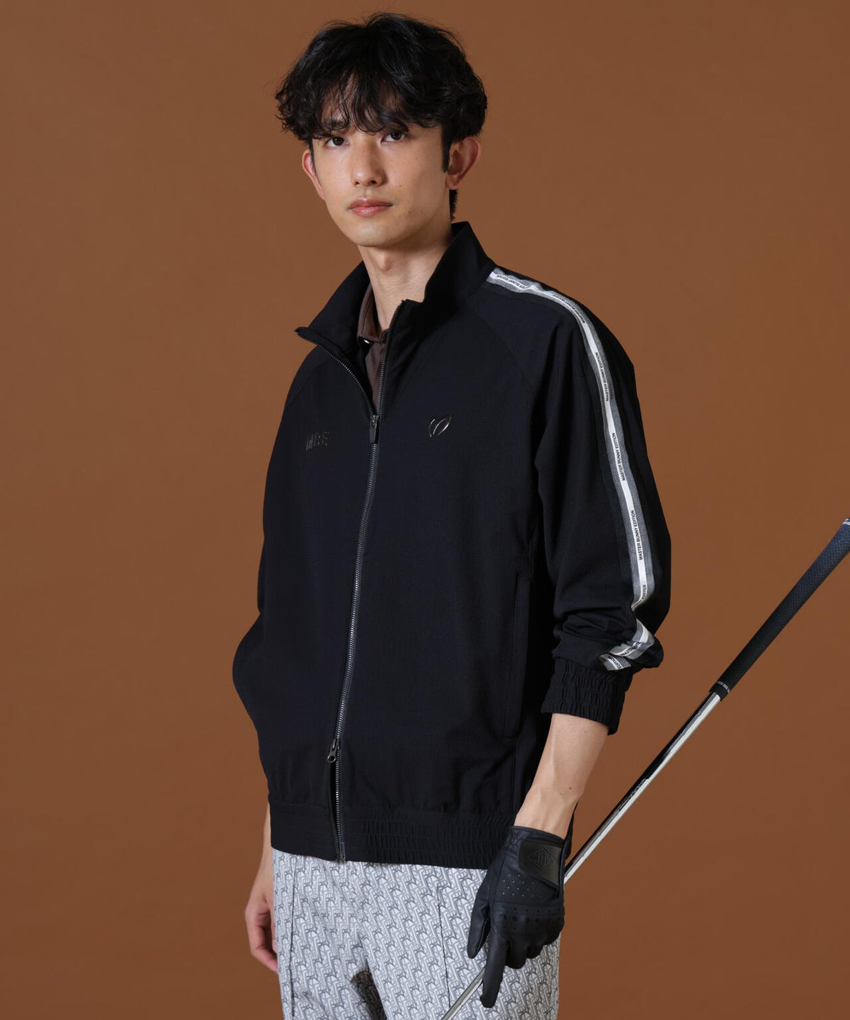 H:182cm/C:93/W:77/H:91 着用サイズ:5