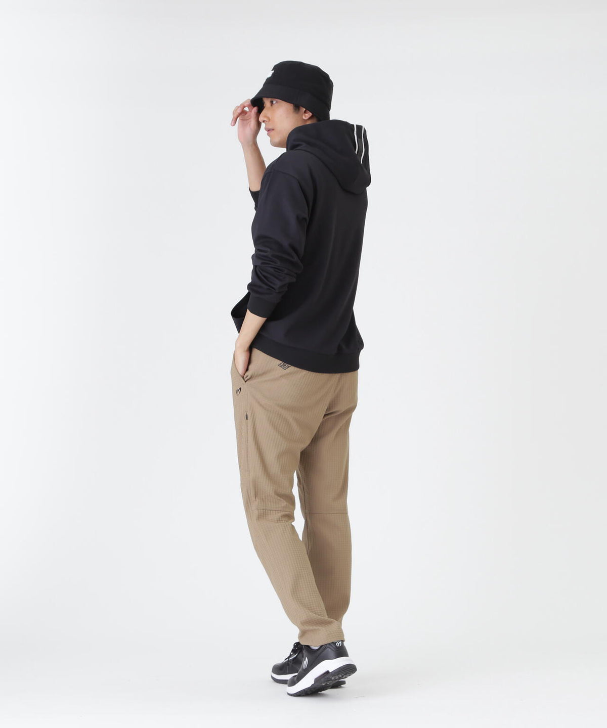 H:182cm/C:93/W:77/H:91 着用サイズ:5