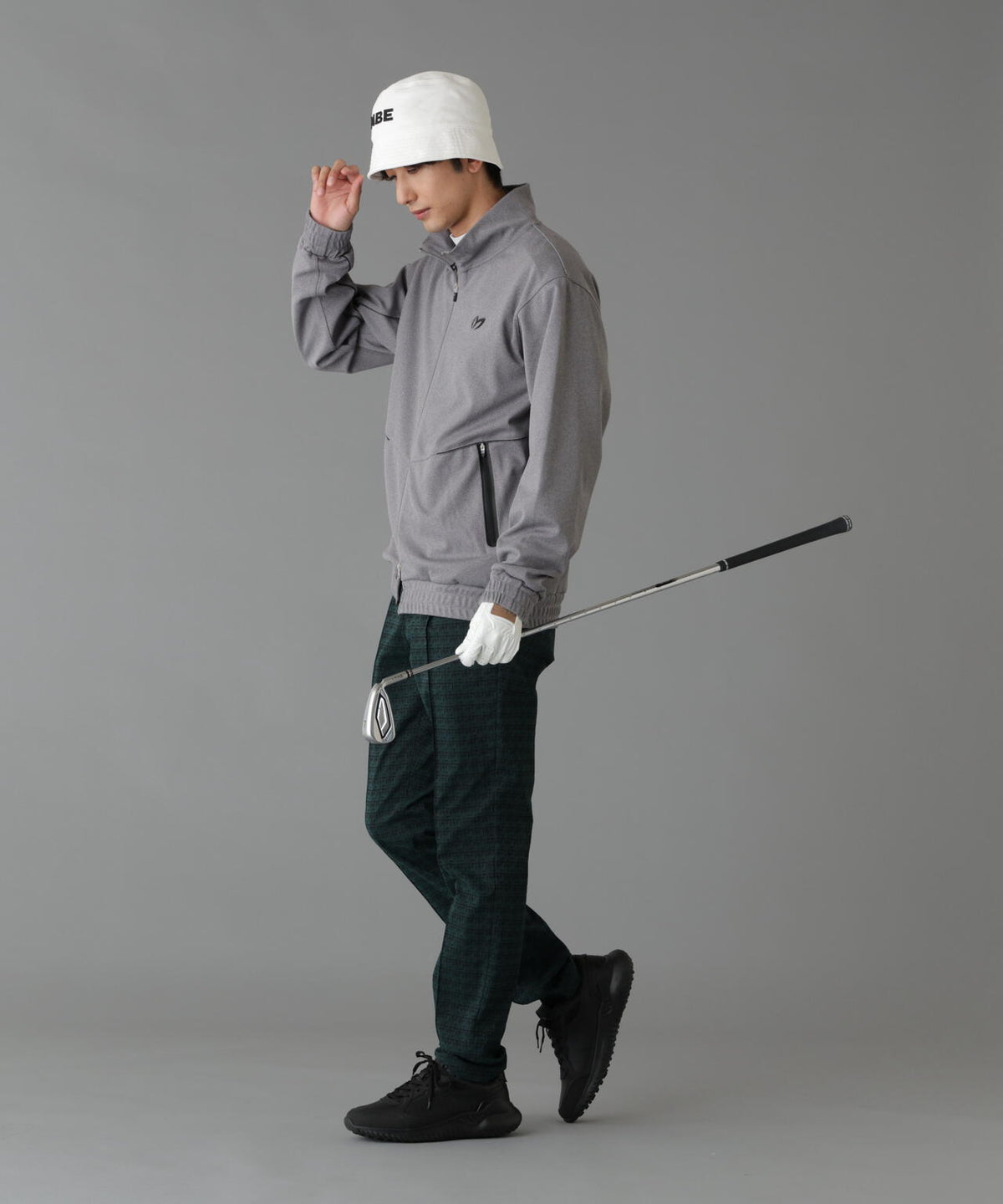 H:182cm/C:93/W:77/H:91 着用サイズ:5