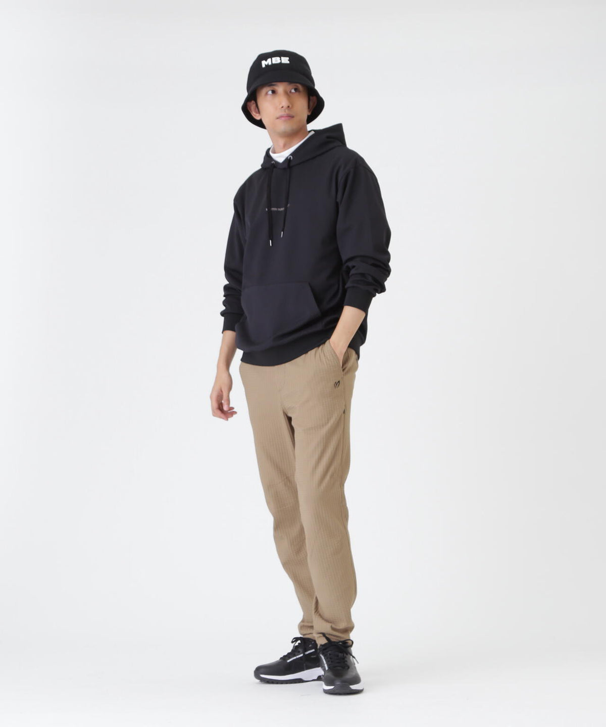 H:182cm/C:93/W:77/H:91 着用サイズ:5