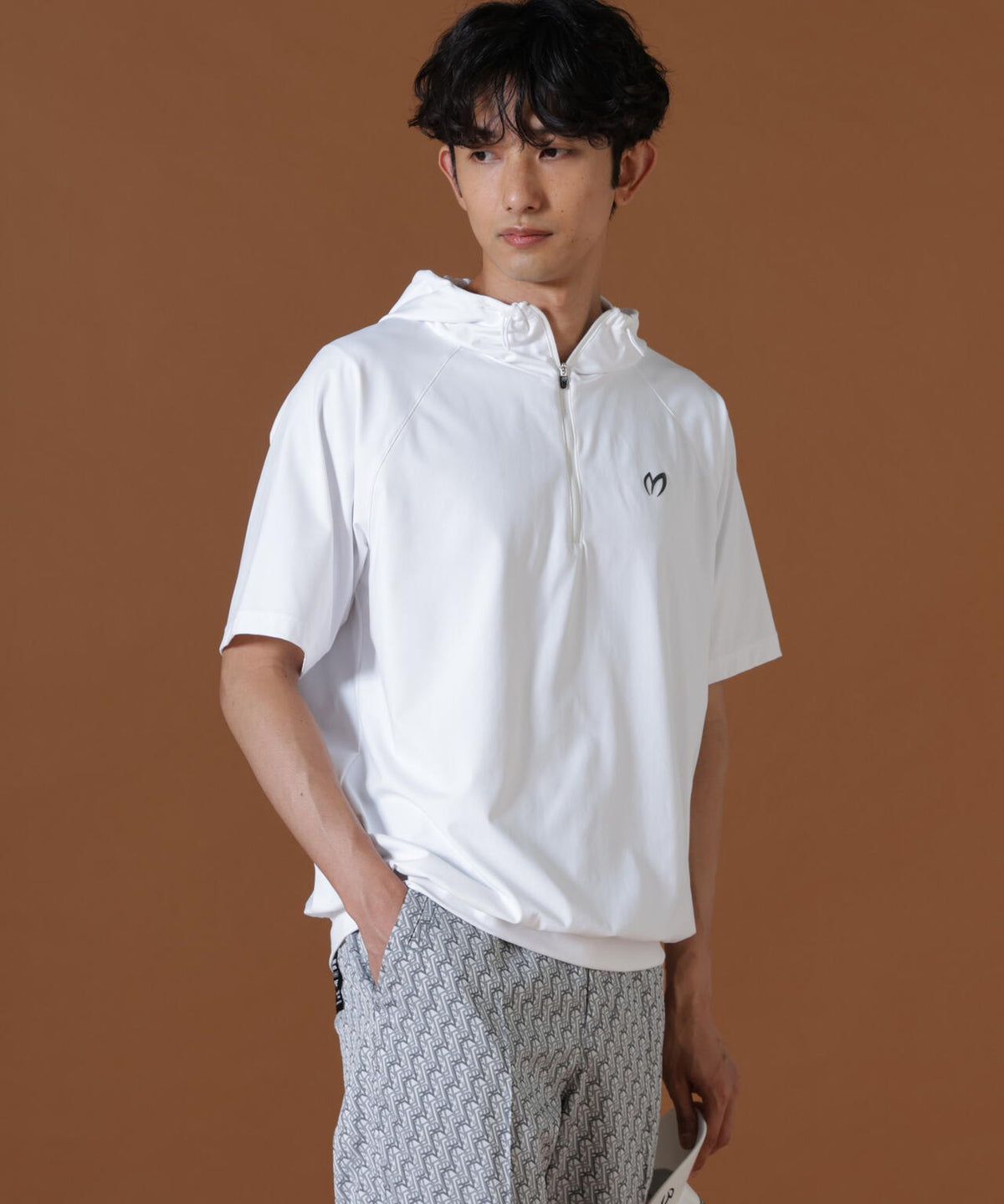 H:182cm/C:93/W:77/H:91 着用サイズ:5