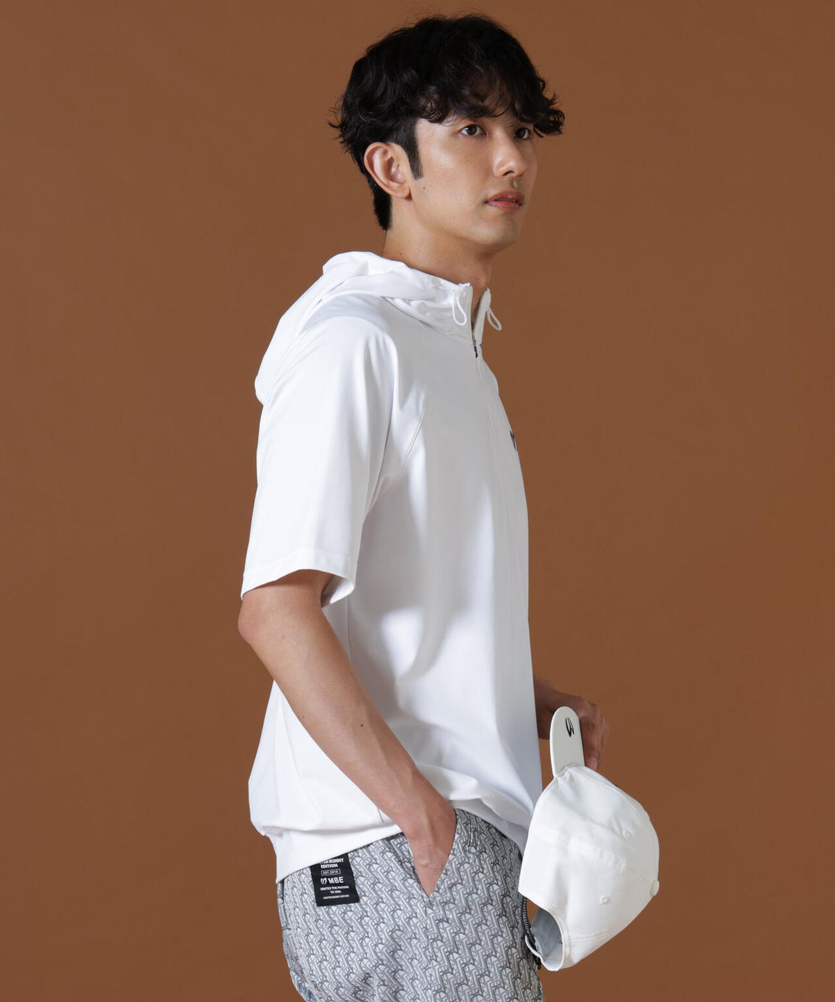 H:182cm/C:93/W:77/H:91 着用サイズ:5