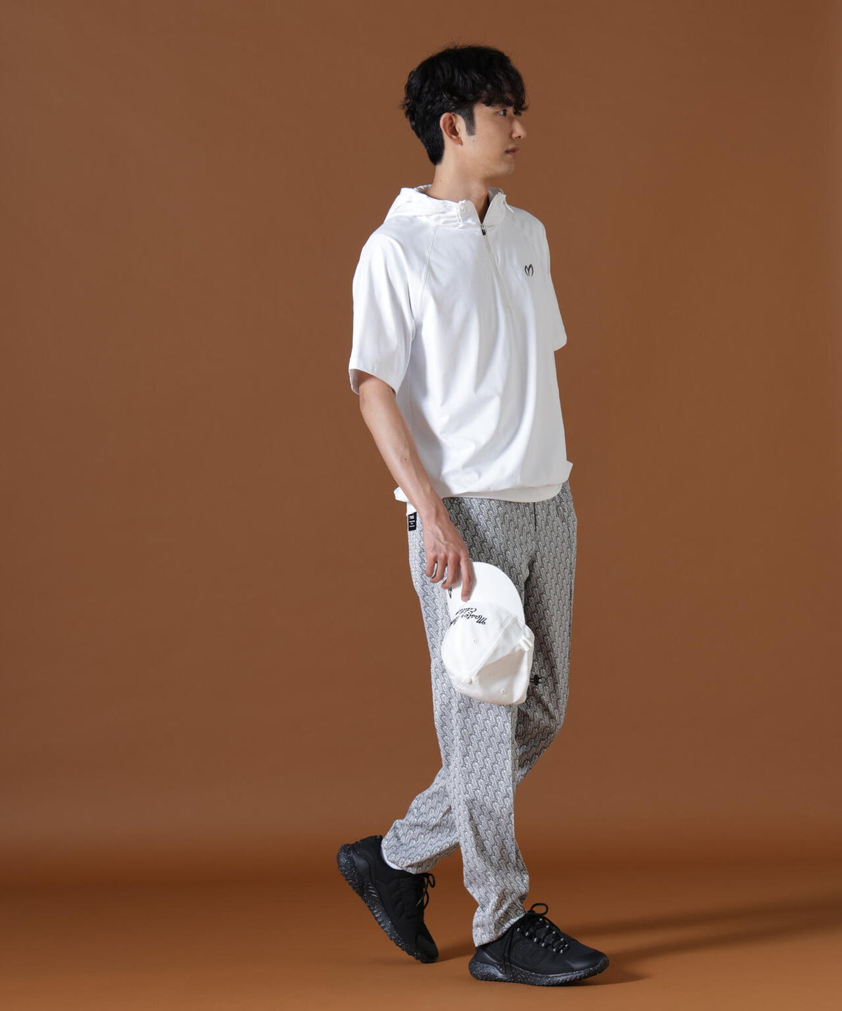 H:182cm/C:93/W:77/H:91 着用サイズ:5