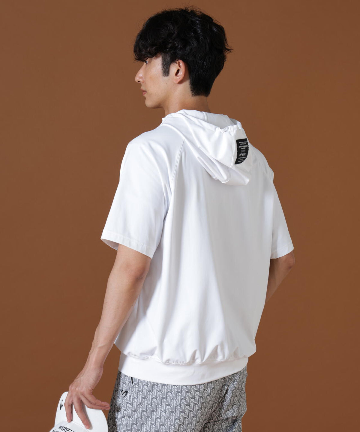 H:182cm/C:93/W:77/H:91 着用サイズ:5
