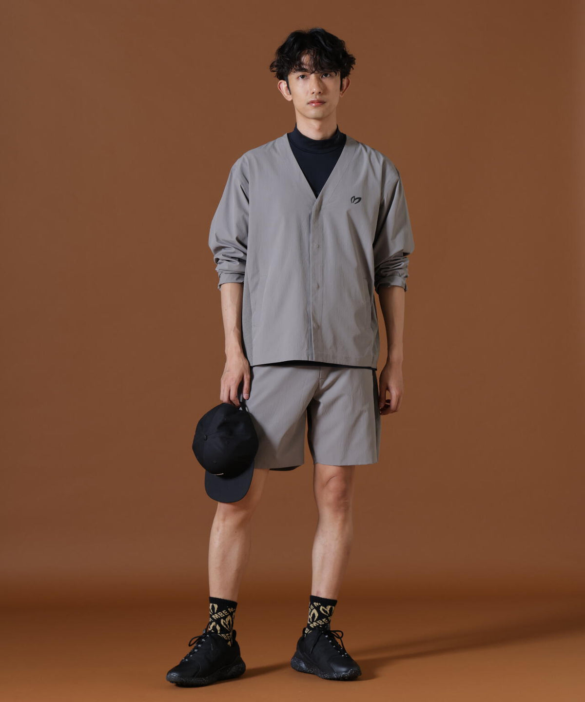 H:182cm/C:93/W:77/H:91 着用サイズ:5