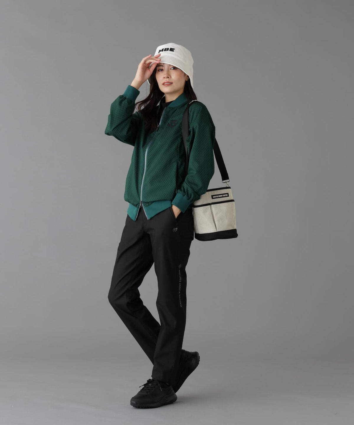 Height : 160 Bust : 80 Waist : 58 Hips : 83 着用サイズ:1