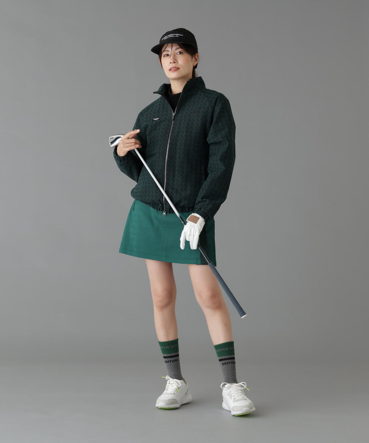 Height : 160 Bust : 80 Waist : 58 Hips : 83 着用サイズ:1
