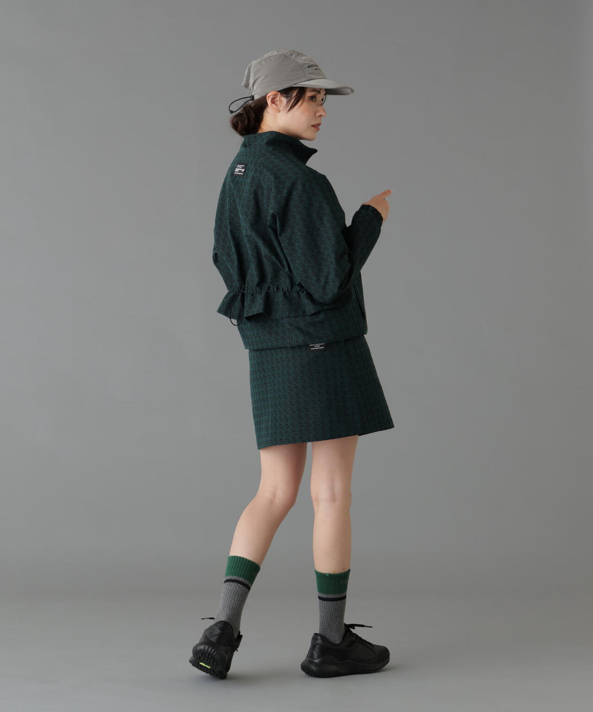 Height : 160 Bust : 80 Waist : 58 Hips : 83 着用サイズ:1